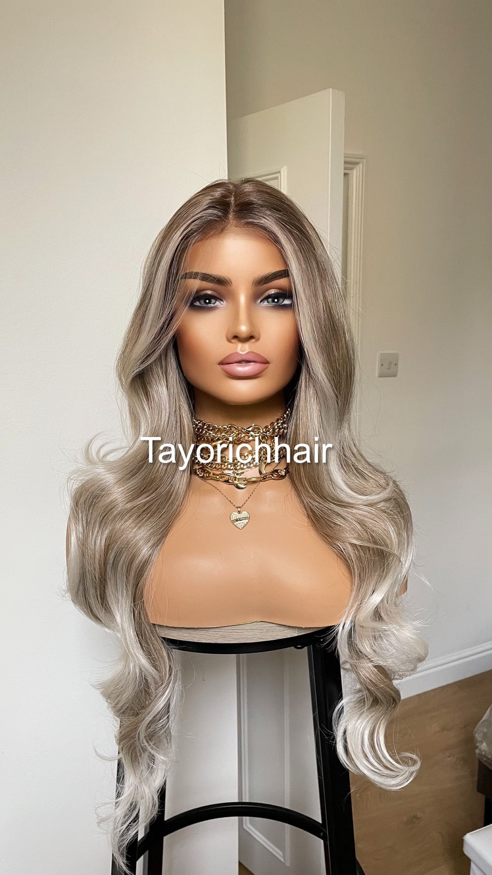 Dark Ash Synthetic Wig With Money Piece•Platinum Blonde Highlights• 24 Inches Bouncy Wavy Hair•Middle Part Realistic Wig•Ready To Ship Wigs