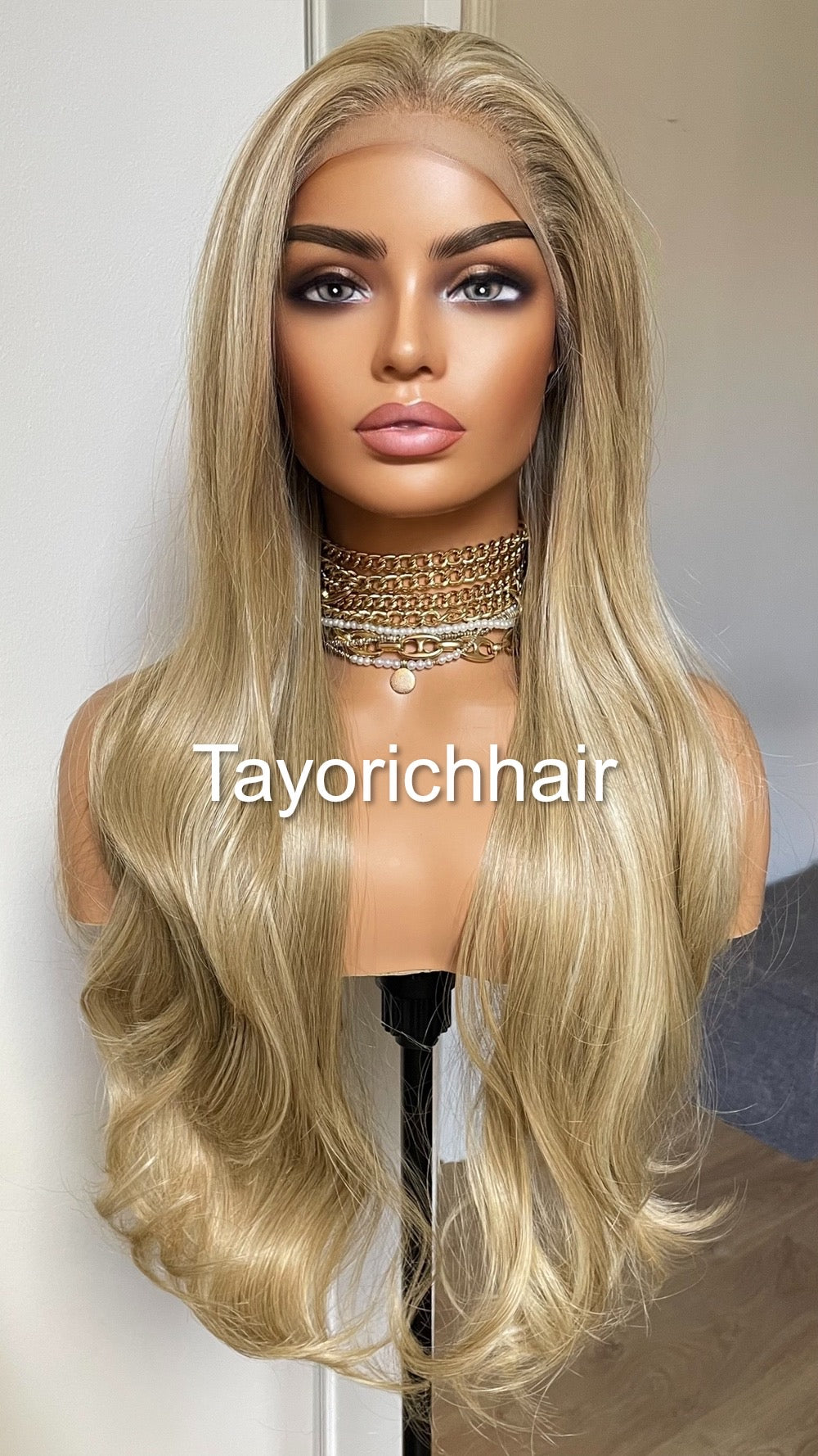 Golden blonde 26 Inches Heat Friendly Synthetic Wig With Highlights-Free Part Long Hair Wig-Natural Looking Blonde Wavy Hair Wig For Women