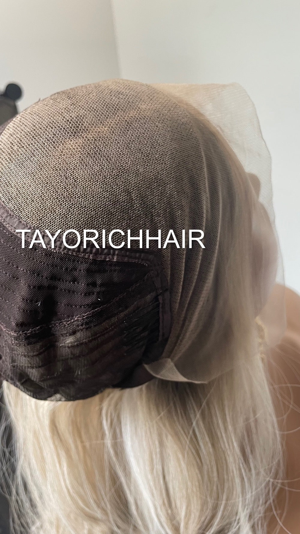Mixed Ash And Platinum Blonde Synthetic Lace Front Wig/ Dark Roots/ Beach Waves Realistic Hairline Wig/ Natural Looking Wig For Women