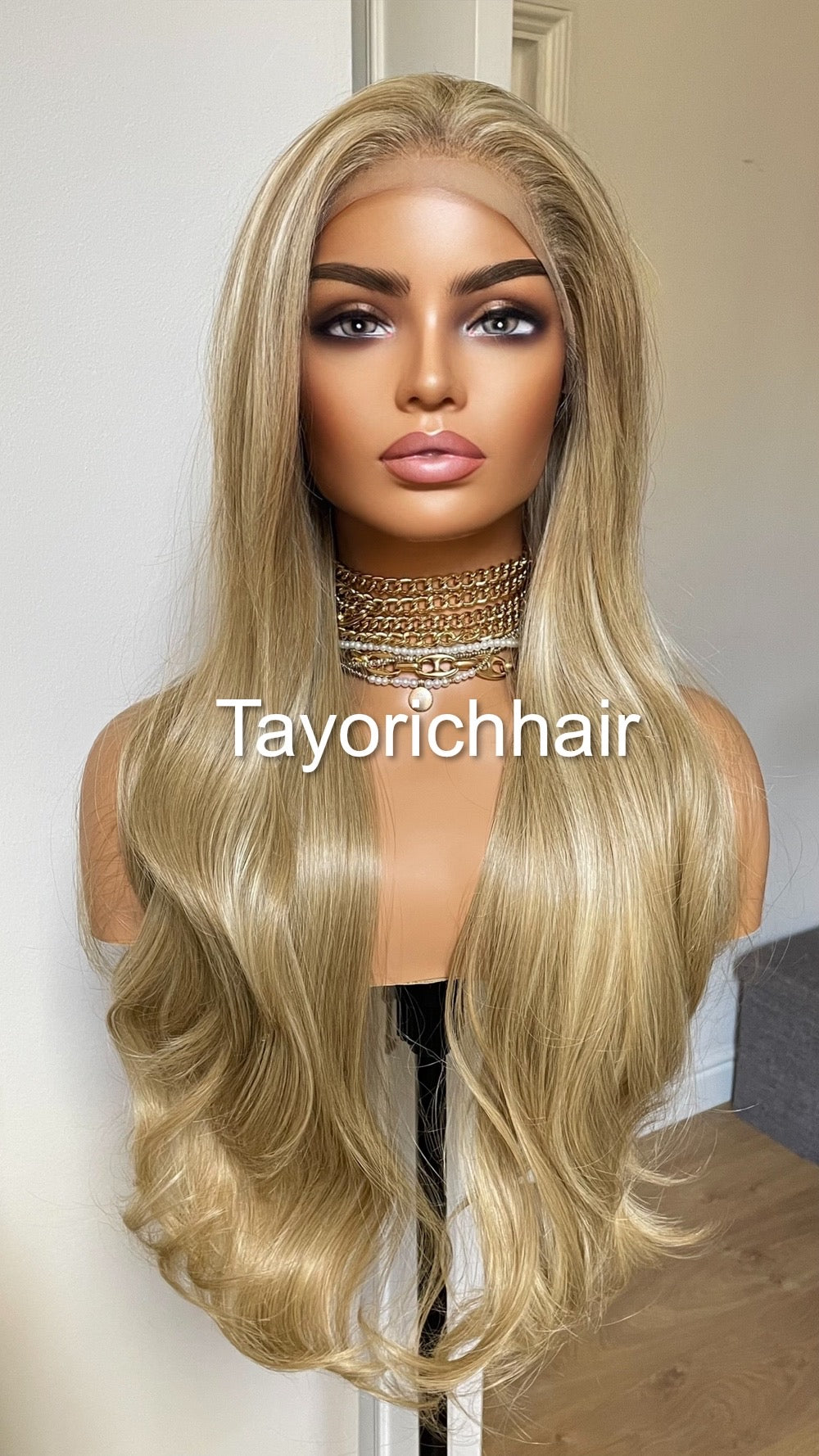 Golden blonde 26 Inches Heat Friendly Synthetic Wig With Highlights-Free Part Long Hair Wig-Natural Looking Blonde Wavy Hair Wig For Women