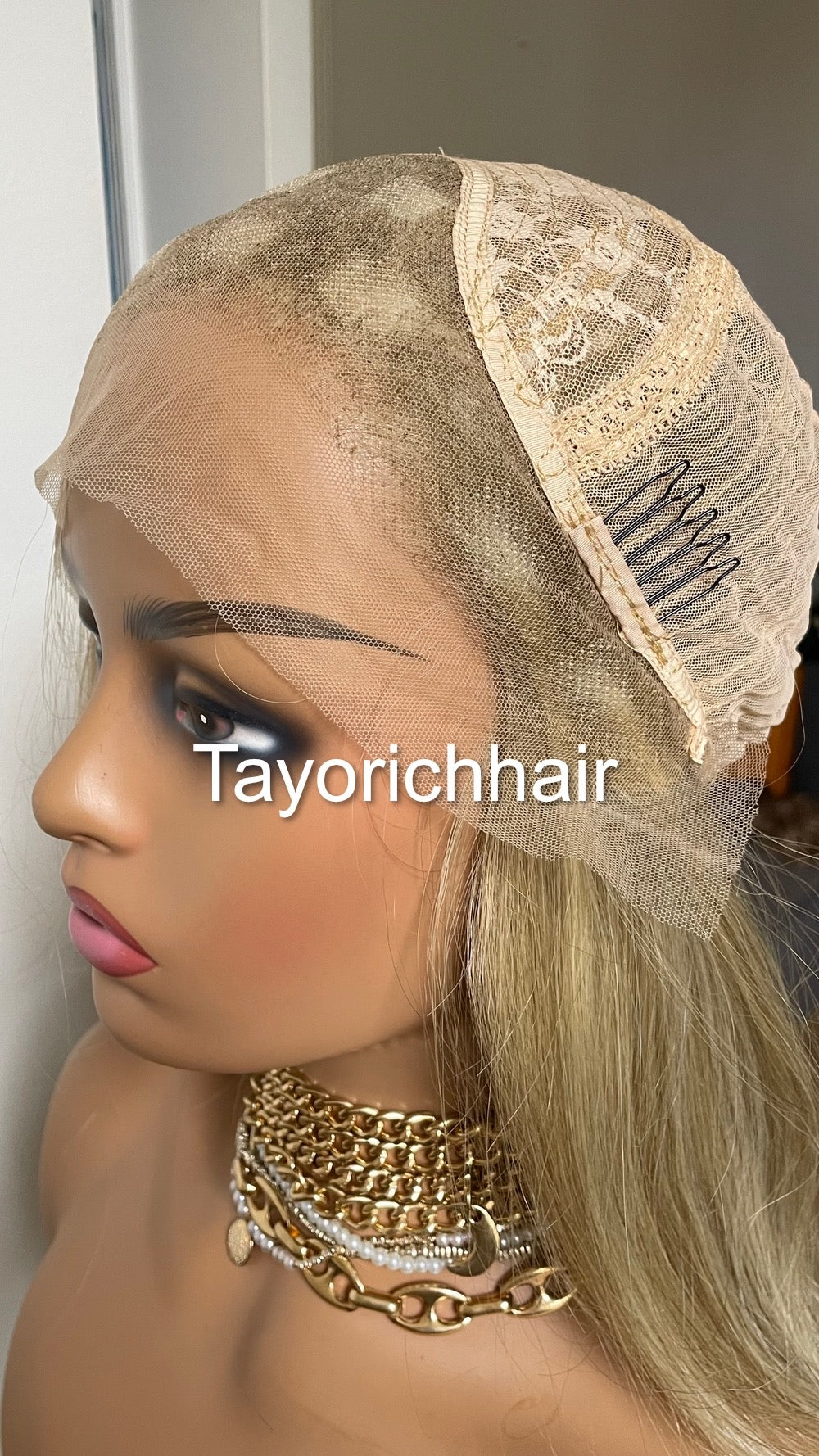 Golden blonde 26 Inches Heat Friendly Synthetic Wig With Highlights-Free Part Long Hair Wig-Natural Looking Blonde Wavy Hair Wig For Women