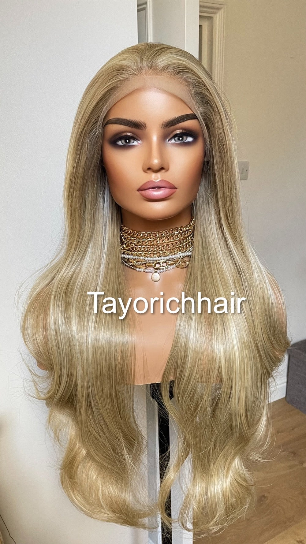 Golden blonde 26 Inches Heat Friendly Synthetic Wig With Highlights-Free Part Long Hair Wig-Natural Looking Blonde Wavy Hair Wig For Women