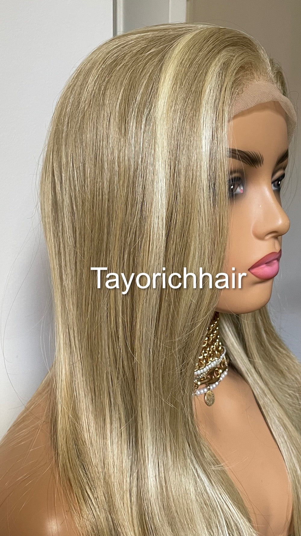 Golden blonde 26 Inches Heat Friendly Synthetic Wig With Highlights-Free Part Long Hair Wig-Natural Looking Blonde Wavy Hair Wig For Women