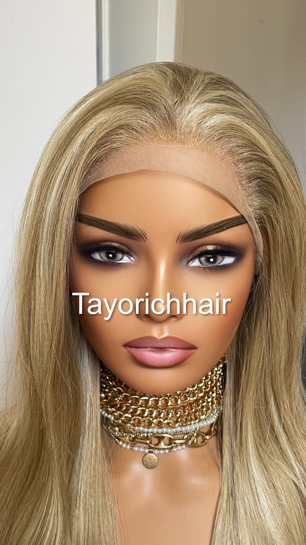 Golden blonde 26 Inches Heat Friendly Synthetic Wig With Highlights-Free Part Long Hair Wig-Natural Looking Blonde Wavy Hair Wig For Women
