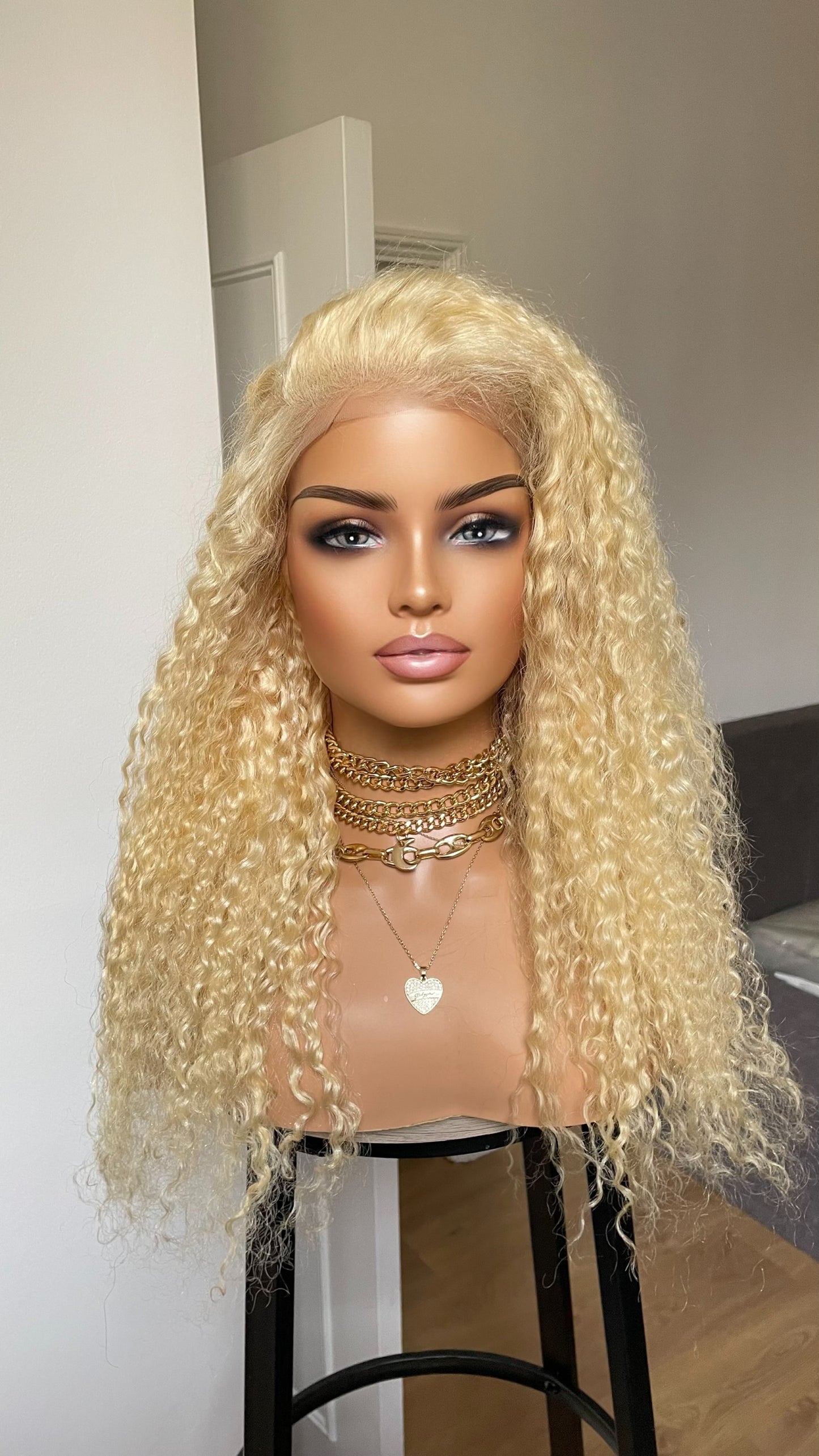 Curly Blonde Human Hair Lace Front Wig 13x4 HD Lace/Natural Curly Hair Wig For Women/ Beginner Friendly Wig For Alopecia Hairloss Daily Wear