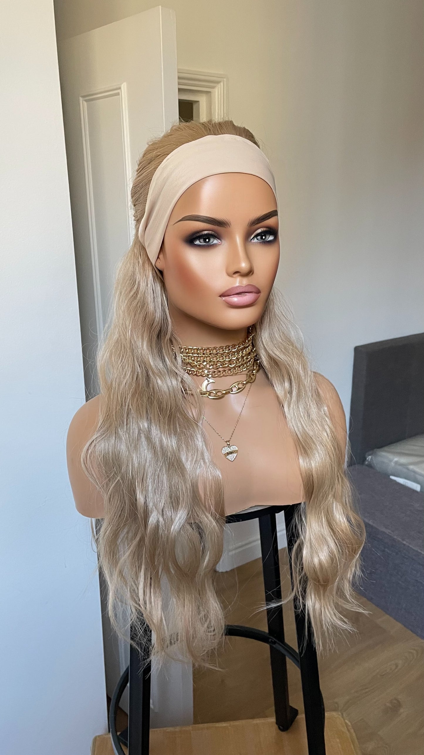 Ponytail Gym Wig With Band / Exercise Wig/ Workout Ash Blonde Wig With Head Band/Heat Safe Synthetic Curly Wig For Running And Daily Workout