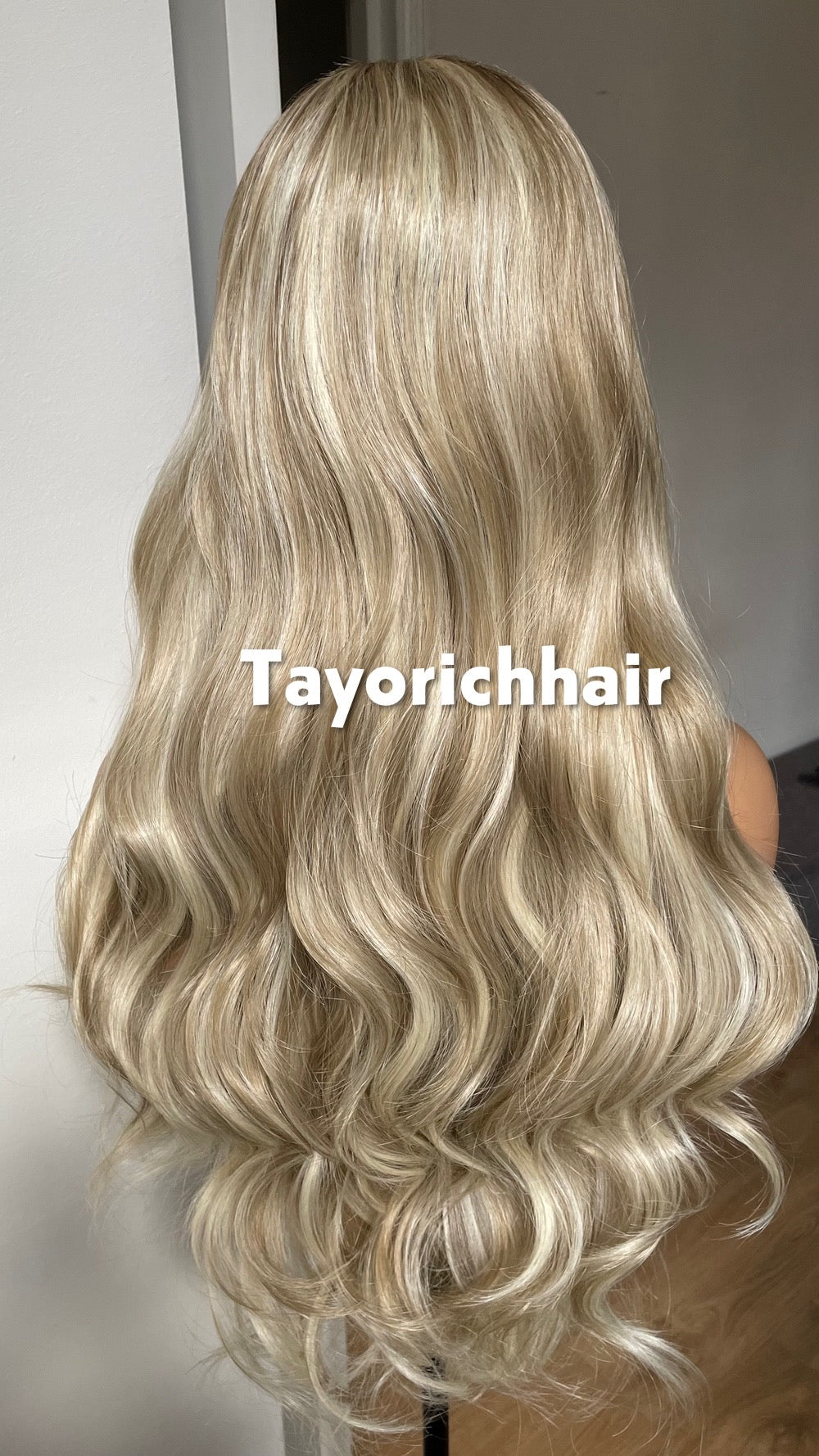 Sandy Creamy Vanilla Blonde Mix Lace Front Wig: Dark Roots, 24" Bouncy Waves
