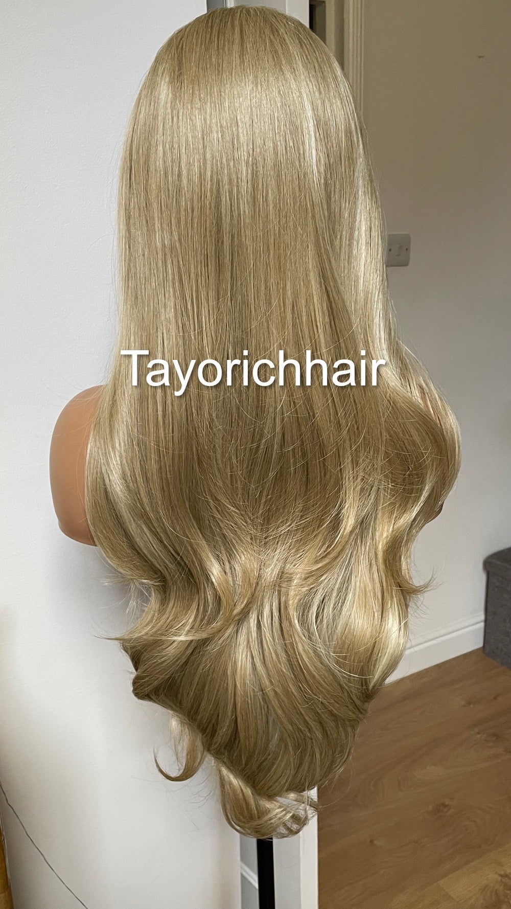 Golden blonde 26 Inches Heat Friendly Synthetic Wig With Highlights-Free Part Long Hair Wig-Natural Looking Blonde Wavy Hair Wig For Women
