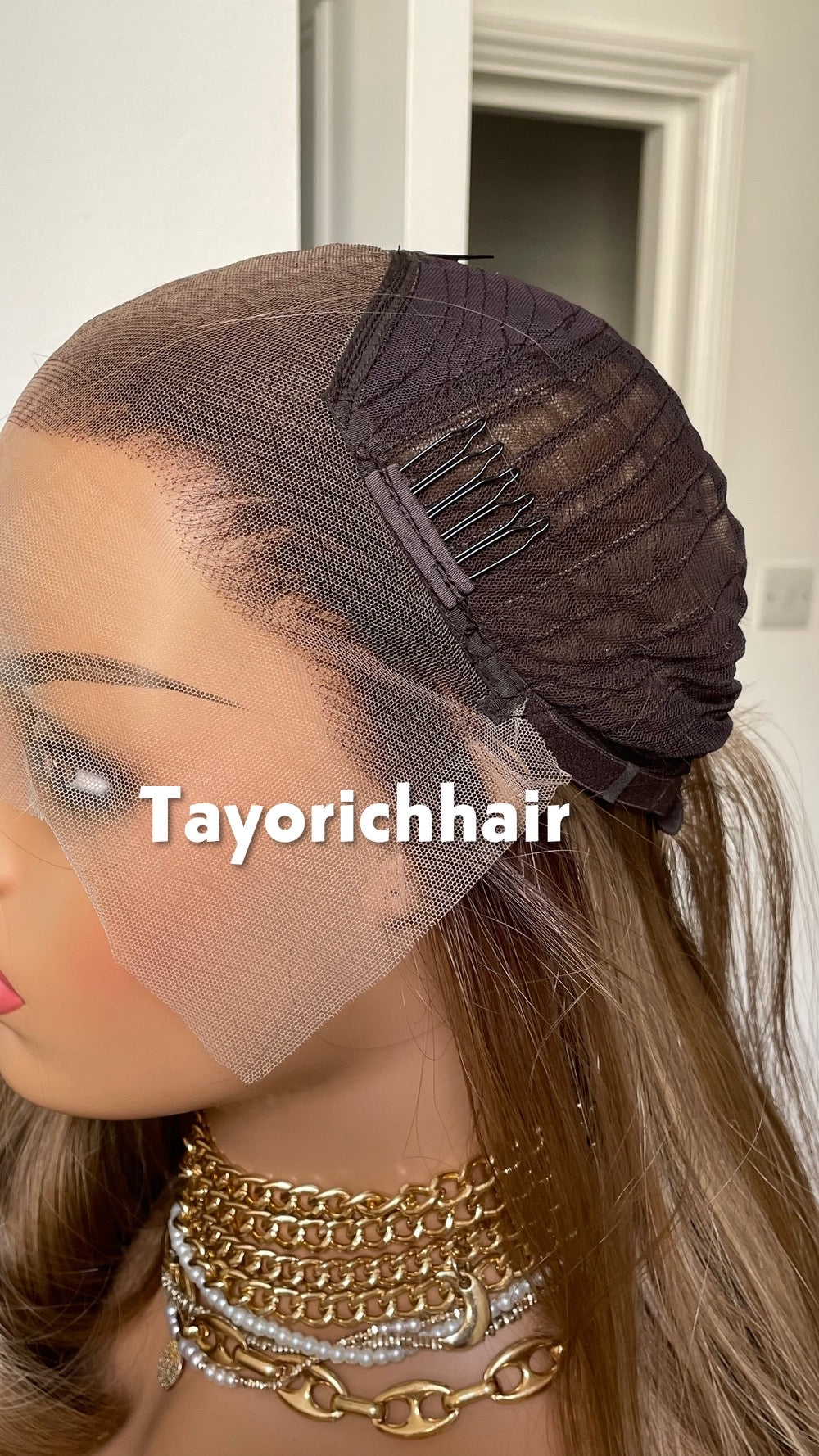 Mixed Sandy Caramel Honey Blonde Hair Wig With Black Roots- 20 Inches Blonde Heat Friendly Wavy hair Synthetic Wig By Tayorichhair