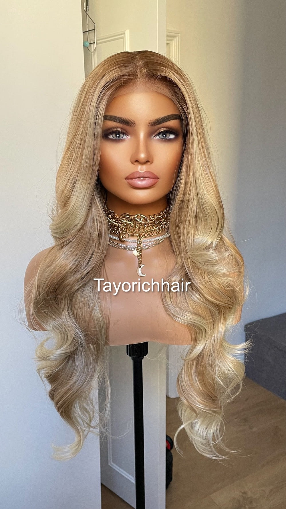 Tayorichhair Honey Blonde Synthetic Wig With Highlights/Face Framing Money Pieceâ˘Heat Safe Synthetic Wigâ˘Light Warm Blonde Wig For Women