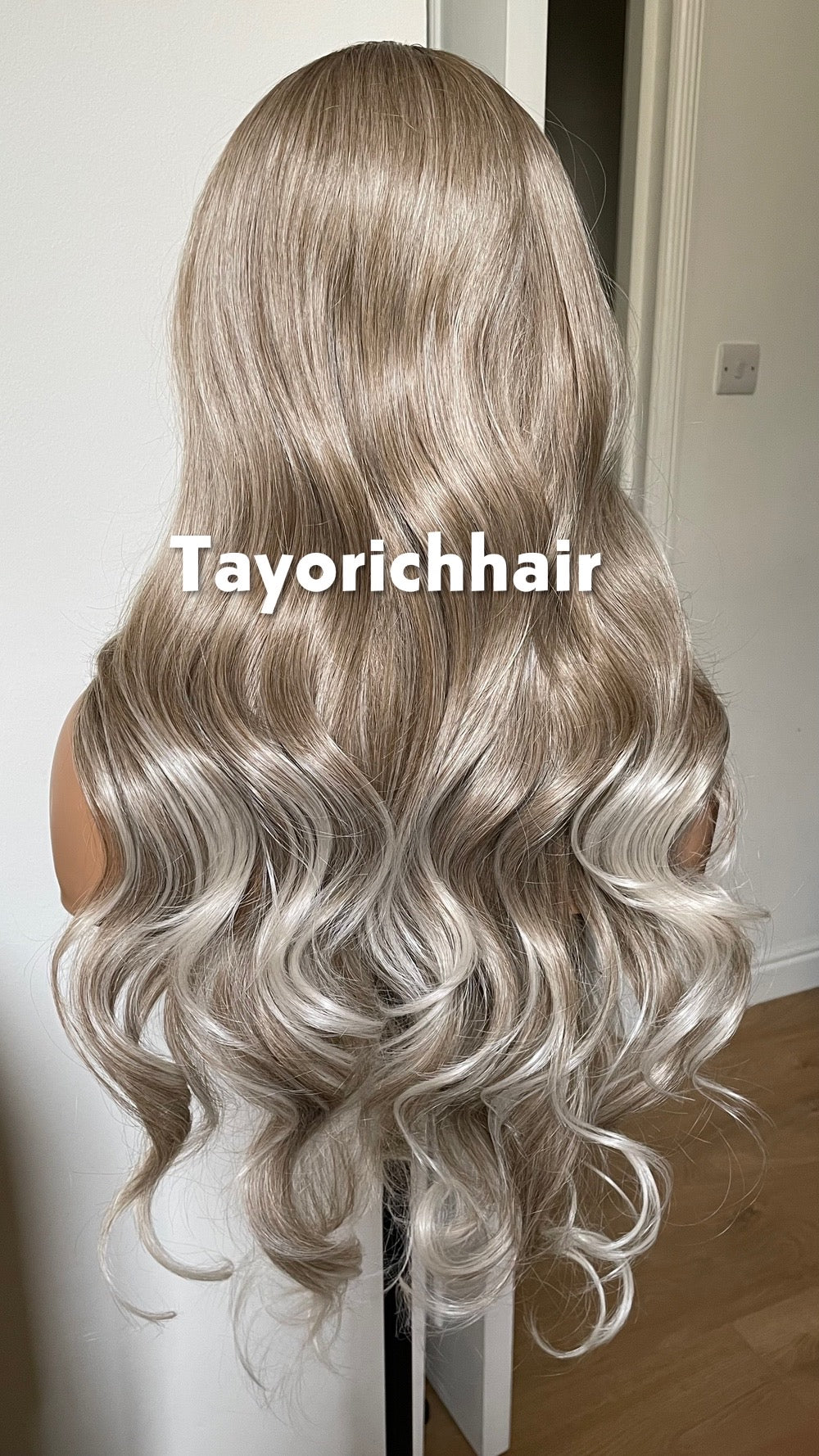 Dark Ash Synthetic Wig With Money Piece•Platinum Blonde Highlights• 24 Inches Bouncy Wavy Hair•Middle Part Realistic Wig•Ready To Ship Wigs