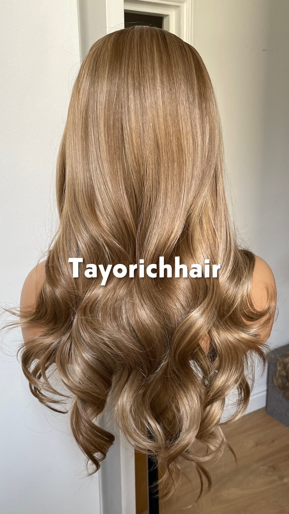 Mixed Sandy Caramel Honey Blonde Hair Wig With Black Roots- 20 Inches Blonde Heat Friendly Wavy hair Synthetic Wig By Tayorichhair