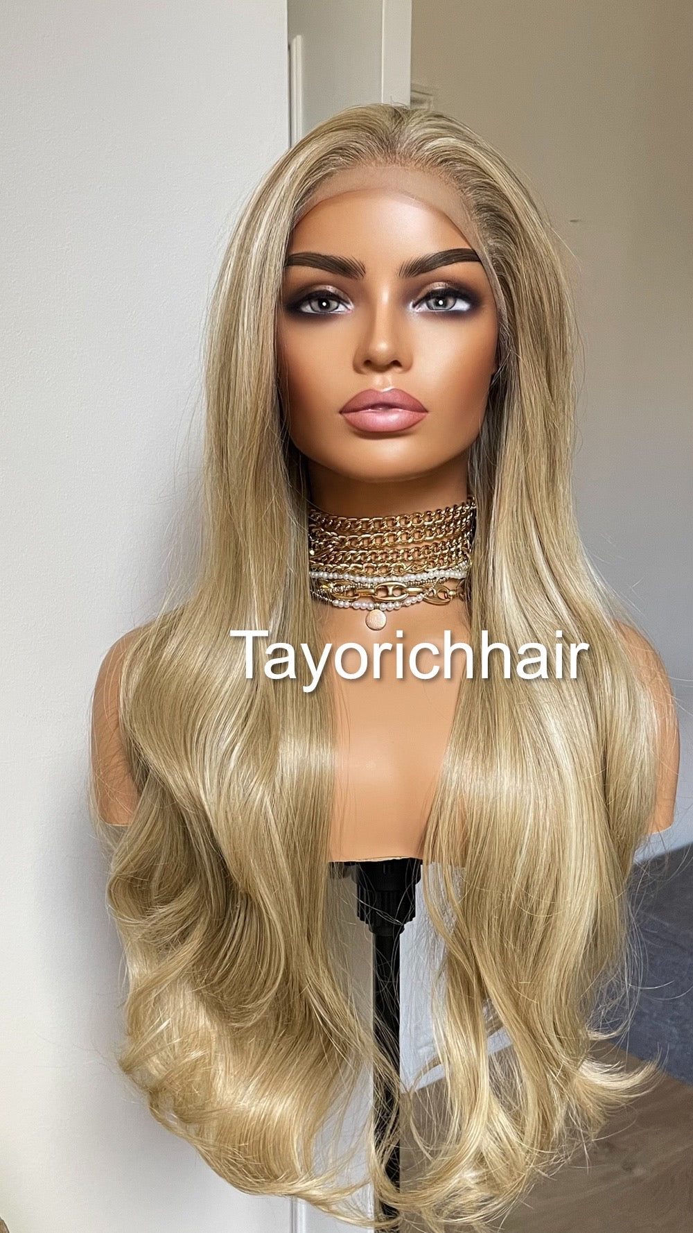 Golden blonde 26 Inches Heat Friendly Synthetic Wig With Highlights-Free Part Long Hair Wig-Natural Looking Blonde Wavy Hair Wig For Women