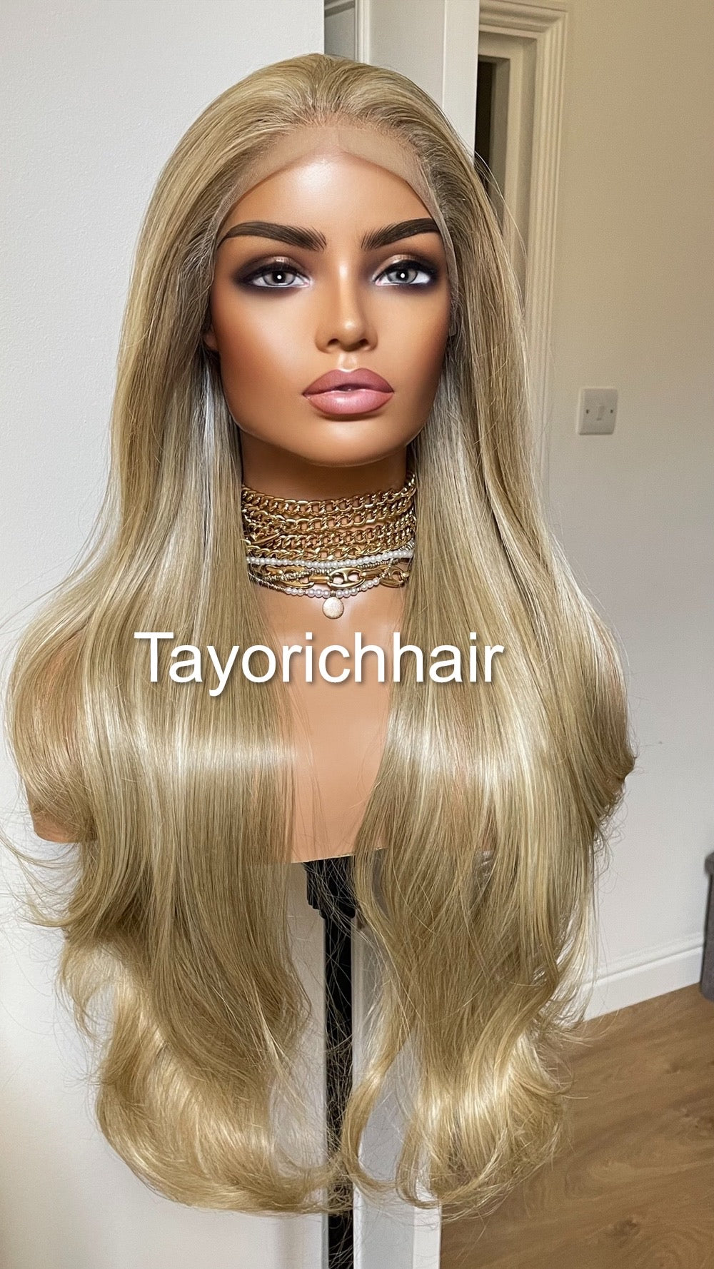 Golden blonde 26 Inches Heat Friendly Synthetic Wig With Highlights-Free Part Long Hair Wig-Natural Looking Blonde Wavy Hair Wig For Women