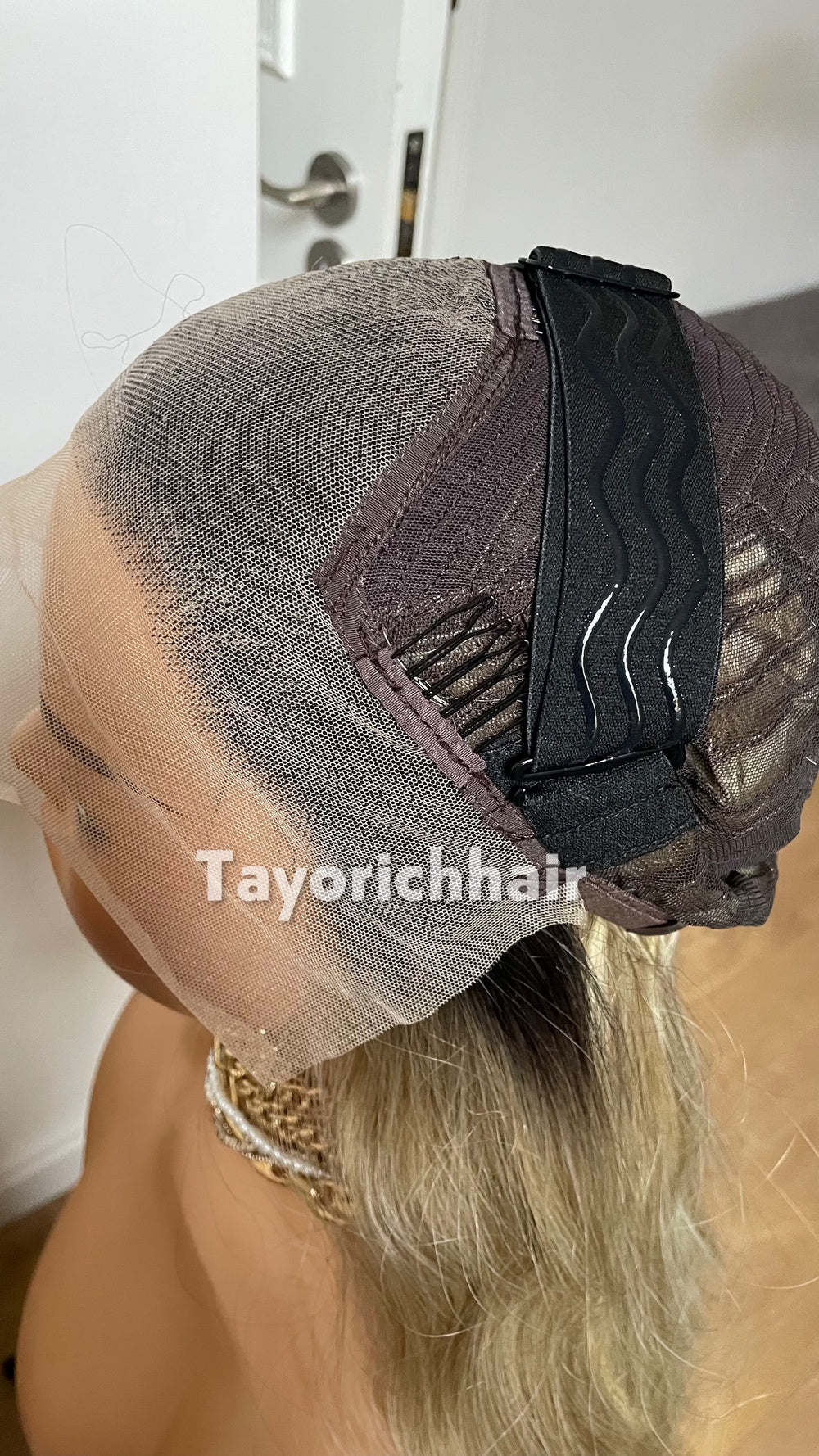 24 Inch Mixed Blonde Wig With Black Roots