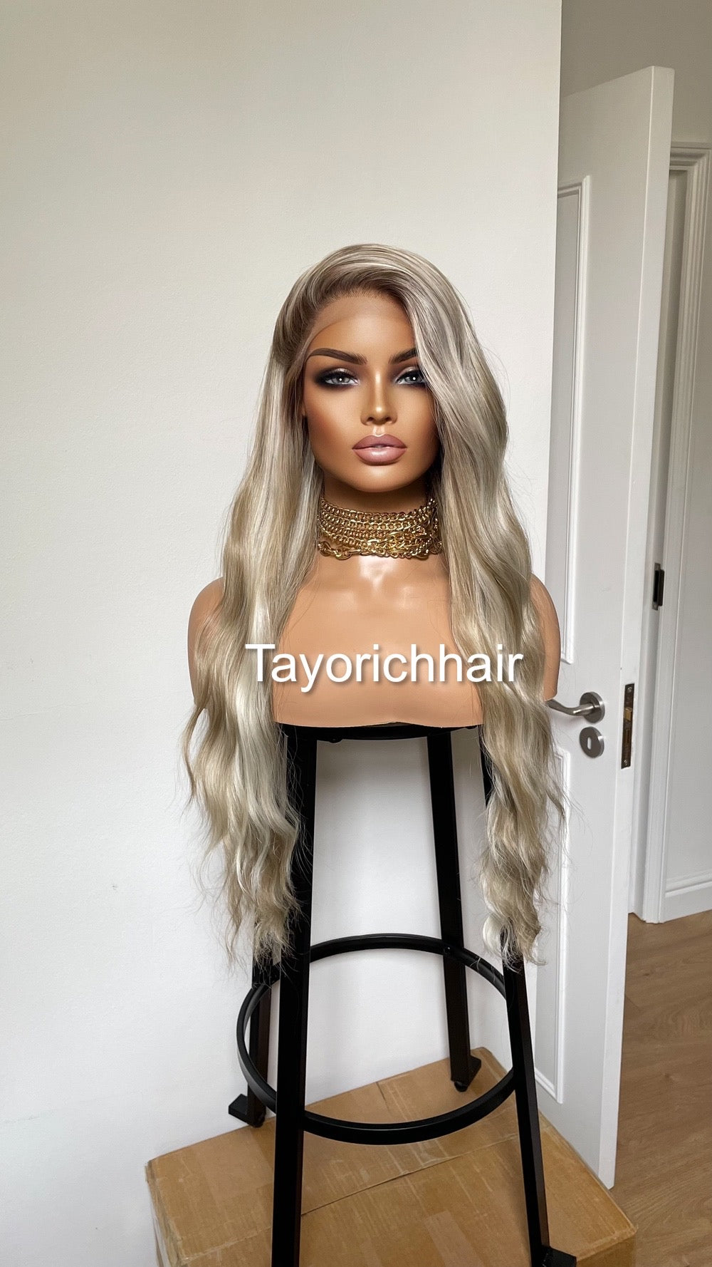 Mixed Ash And Platinum Blonde Synthetic Lace Front Wig/ Dark Roots/ Beach Waves Realistic Hairline Wig/ Natural Looking Wig For Women