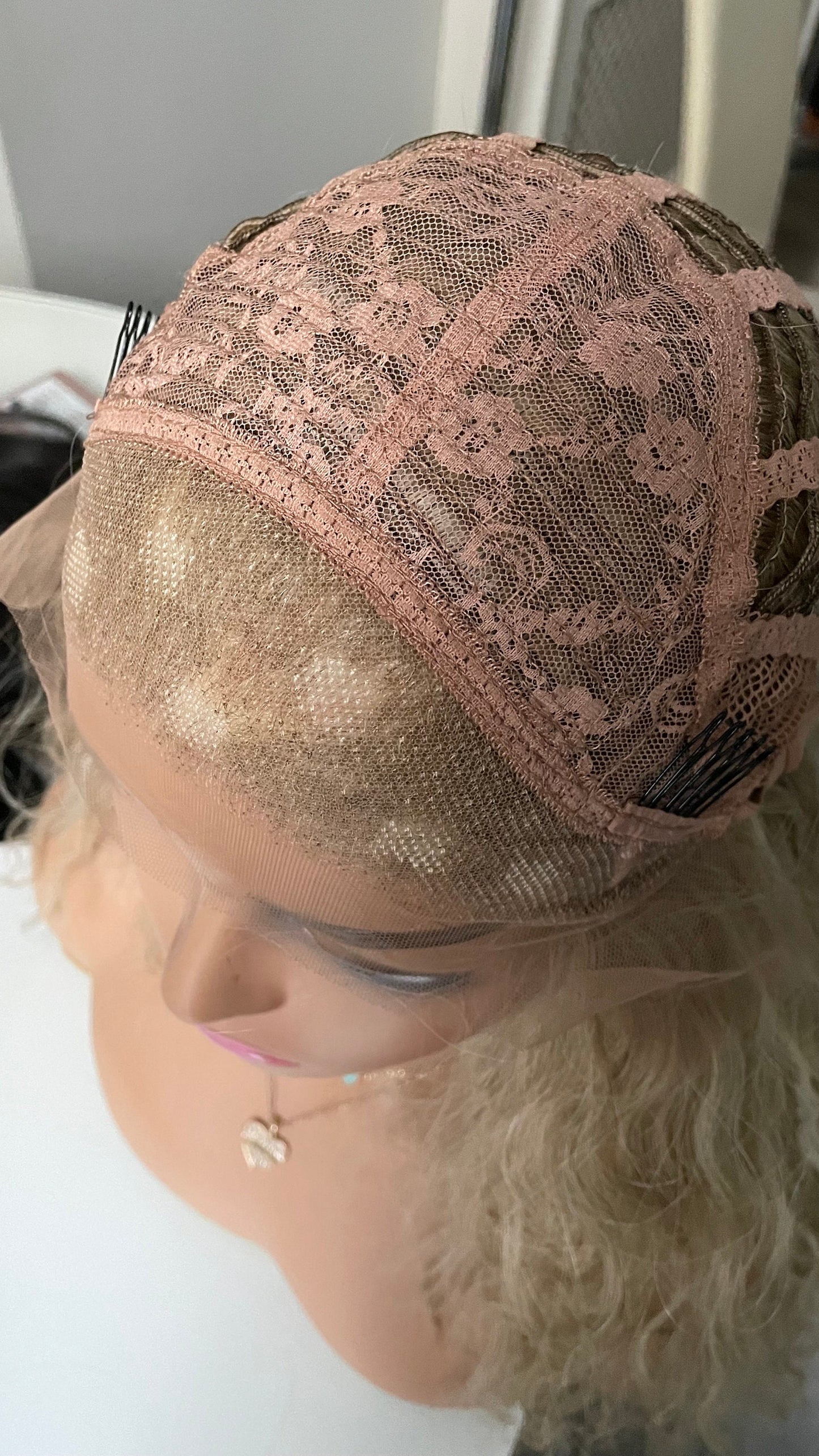 Curly Blonde Lace Front Wig With Streaks//Light Weight Wig For Daily Wear/ Big Blonde Full Curly Synthetic Lace Wig/ Party Wigs