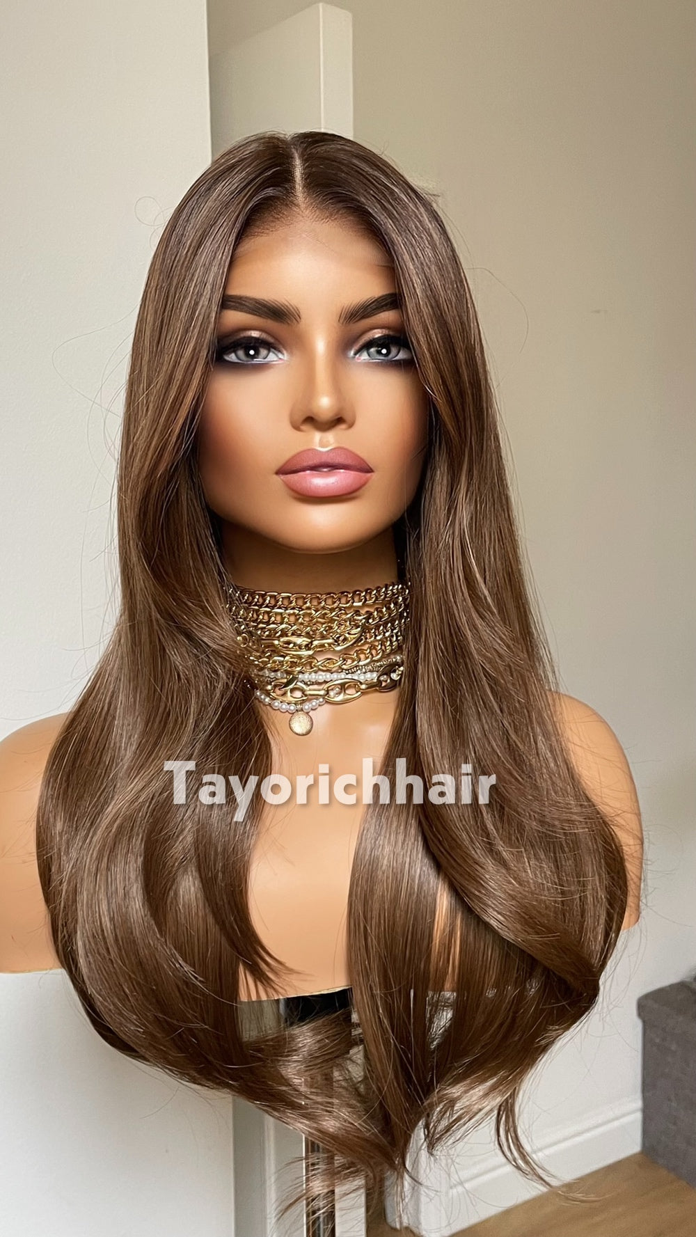 Tayorichhair Elegant 18" Wavy Glueless Synthetic Wig – Rich Brown with Subtle Dark Roots (13x4 Transparent Lace)