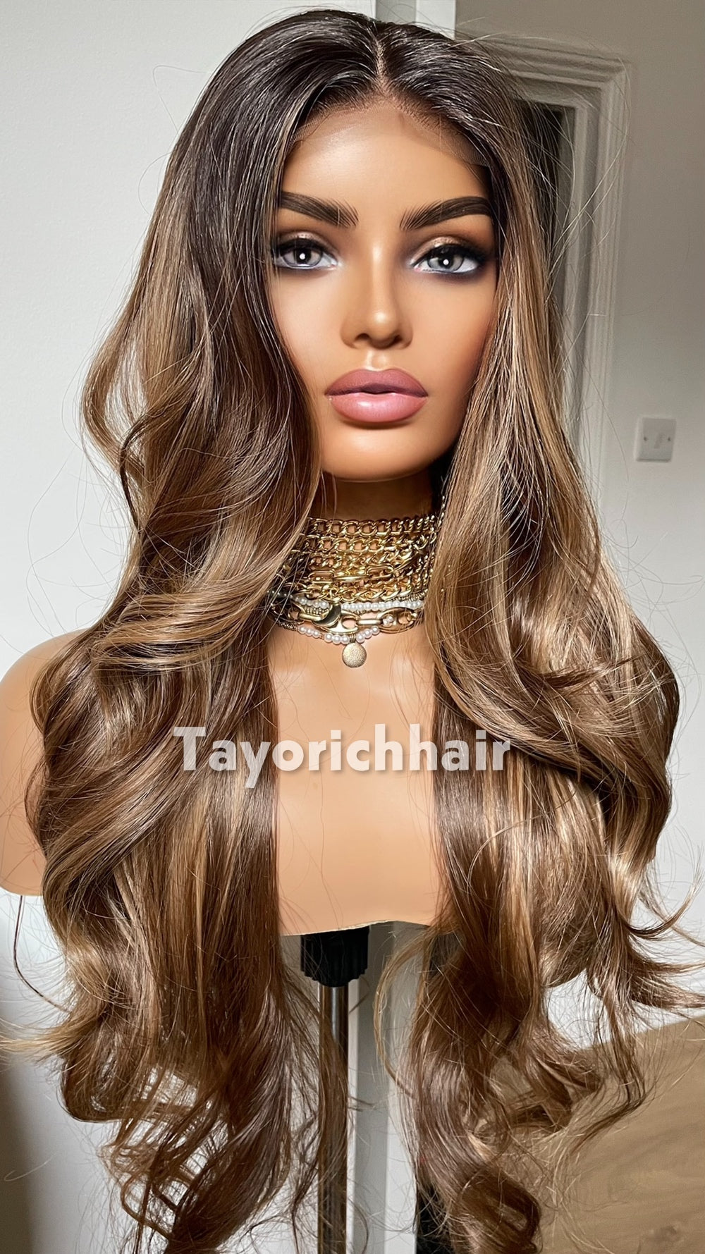 Tayorichhair 26-Inch Multi-Tonal Toffee Brown Bavy Wavy Synthetic Wig – Black Roots, 13x4 Transparent Lace Front, Medium Cap Elegant Daily Wear Unit