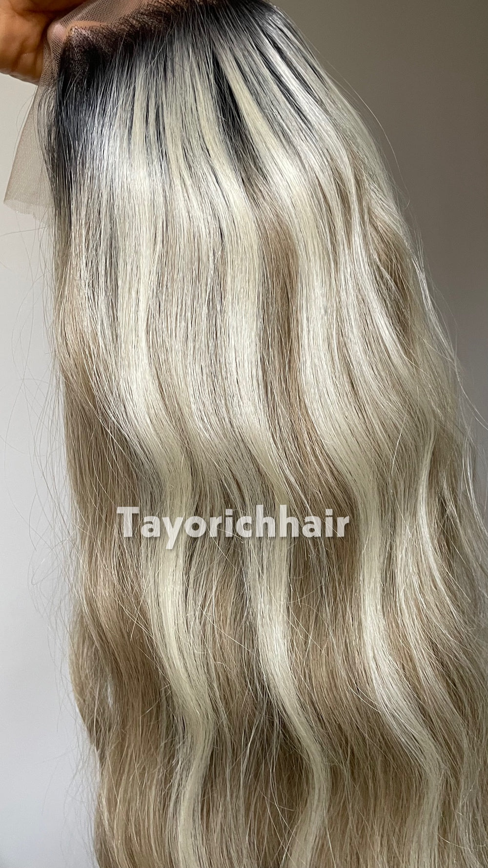 24 Inch Mixed Blonde Wig With Black Roots