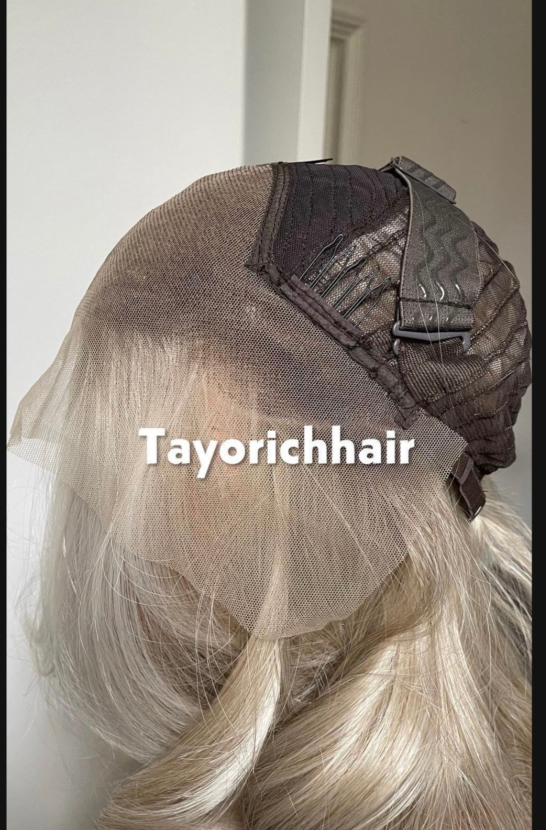 TayoRichHair | 18" Ash Blonde Layered Wavy Lace Front Wig (13x4 Transparent Lace, Glueless Thick Band)