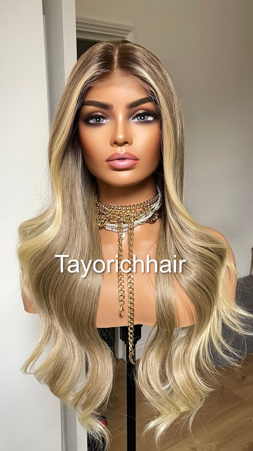 Dark Ash Blonde 20” Wavy Wig | Face-Framing Highlights | Tayorichhair