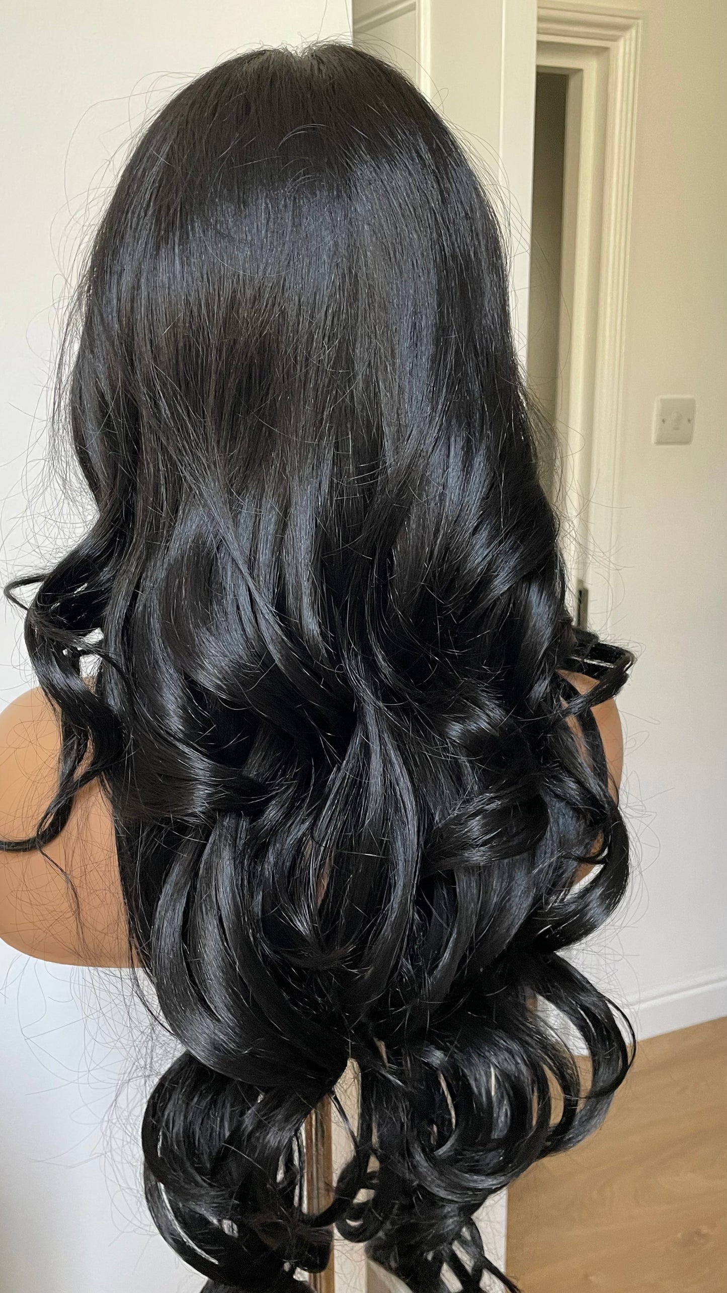 Black Wavy Wig Layered 24 Inch Hair