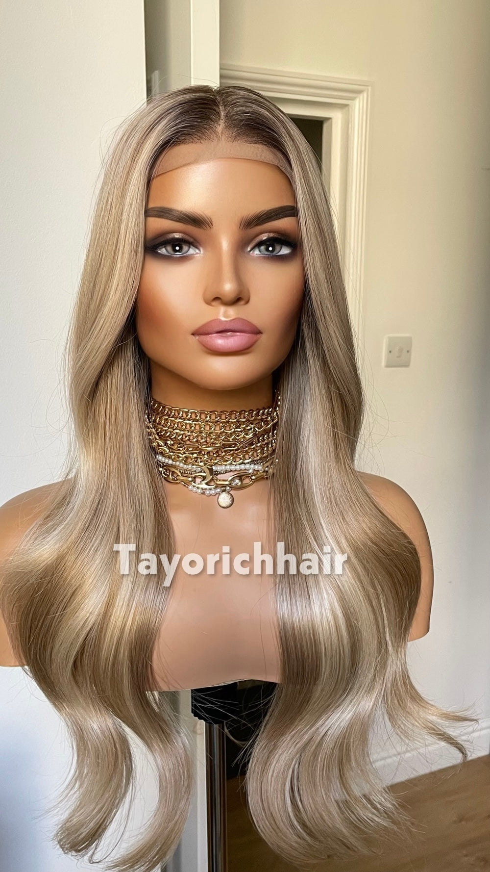 Tayorichhair Mixed Blonde Wavy Synthetic Wig – 20" Glueless Unit with Dark Roots (13x4 Transparent Lace & Thick Headband)