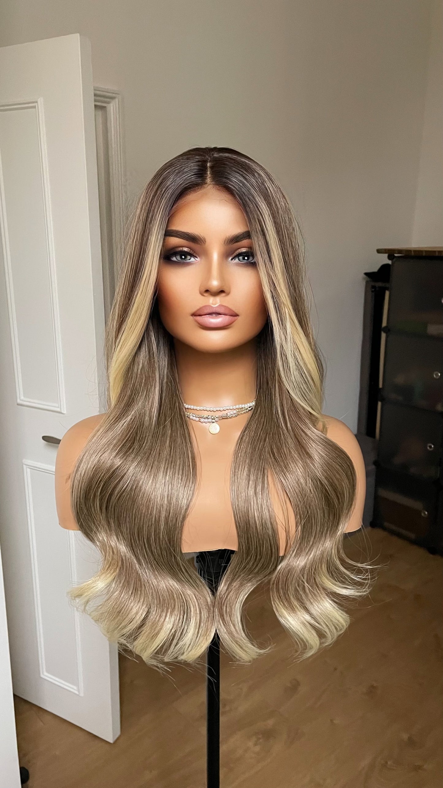 Dark Ash Blonde Lace Frontal Wig With Money Piece Highlights/ Synthetic Wig For Beginners/20 Inches hair/Ready To Ship Wigs By Tayorichhair