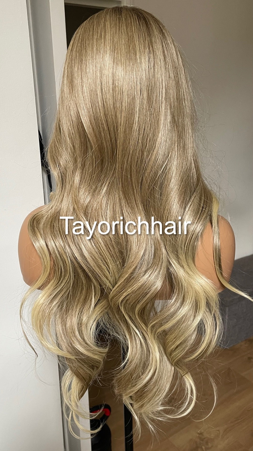 Dark Ash Blonde 20” Wavy Wig | Face-Framing Highlights | Tayorichhair