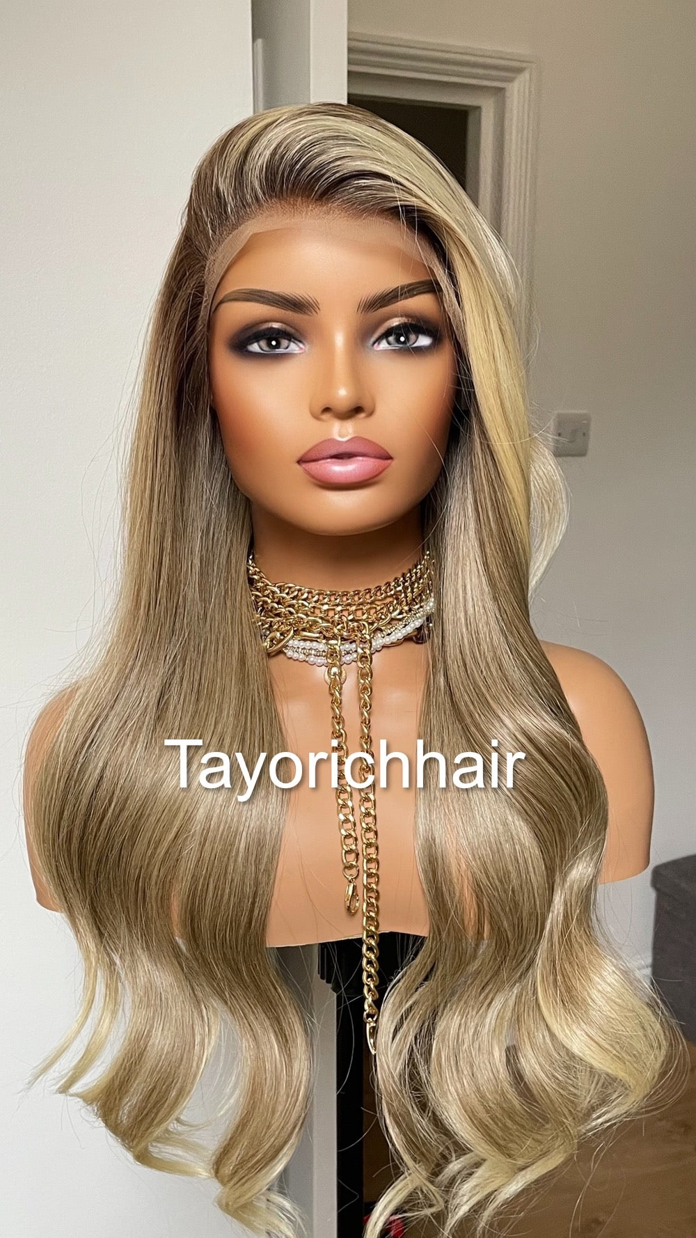 Dark Ash Blonde 20” Wavy Wig | Face-Framing Highlights | Tayorichhair