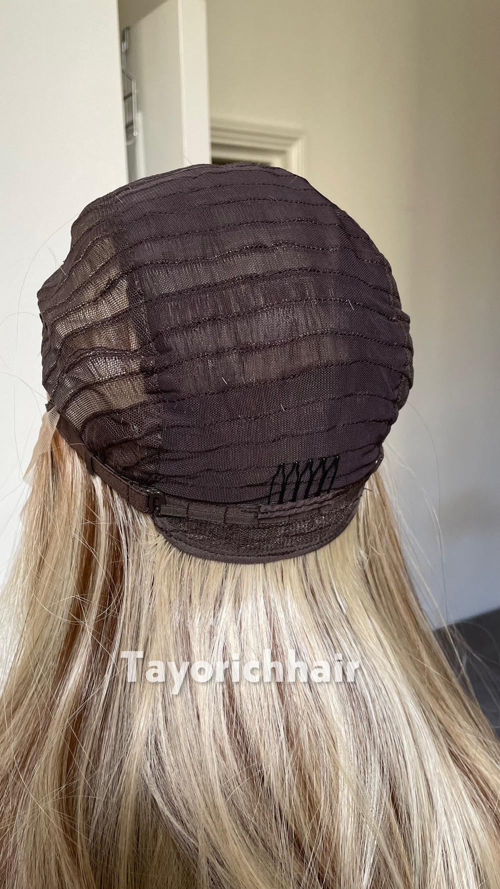 Blonde Wig With Lowlights| Dark Roots| 16 Inch