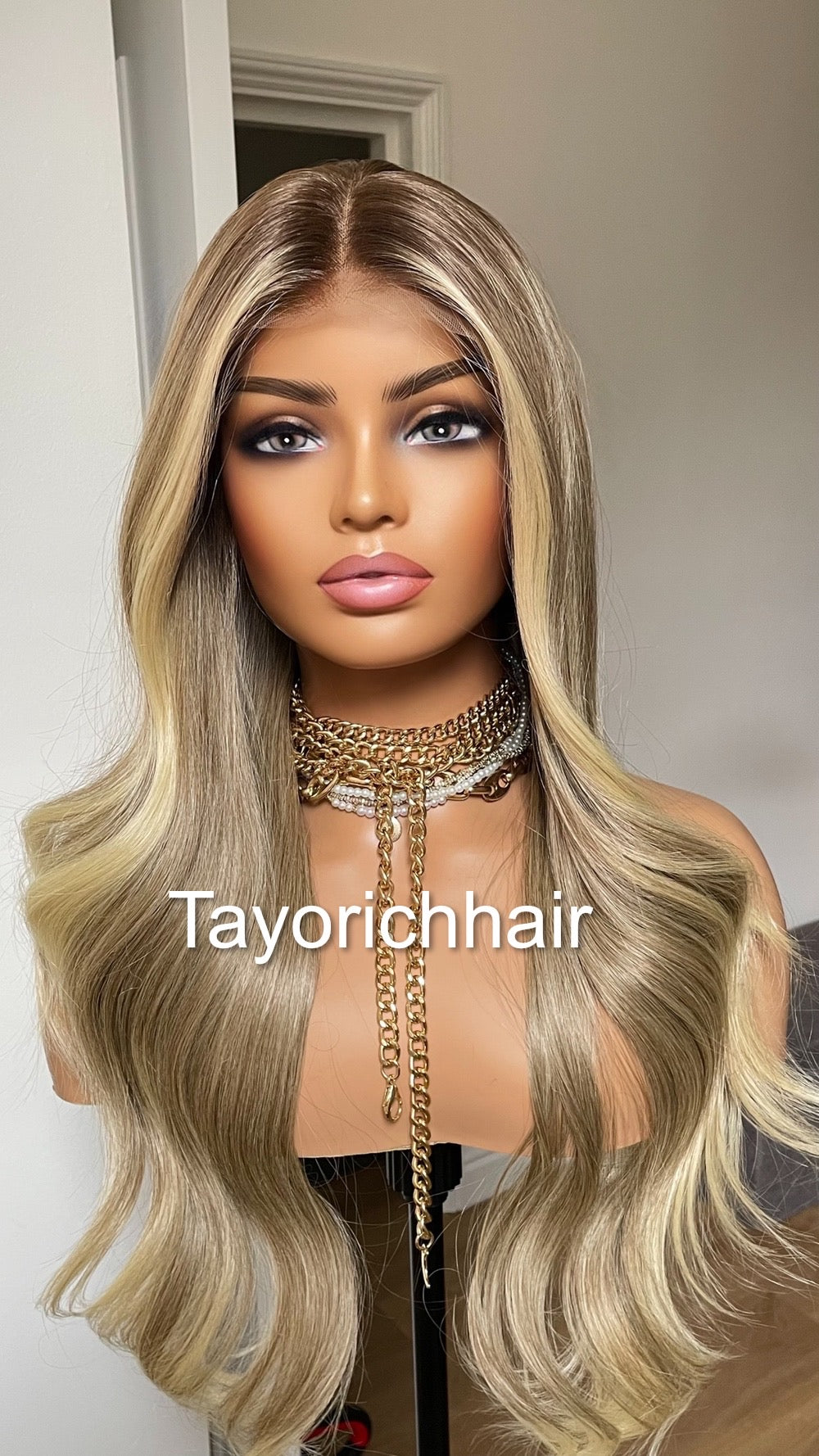 Dark Ash Blonde 20” Wavy Wig | Face-Framing Highlights | Tayorichhair