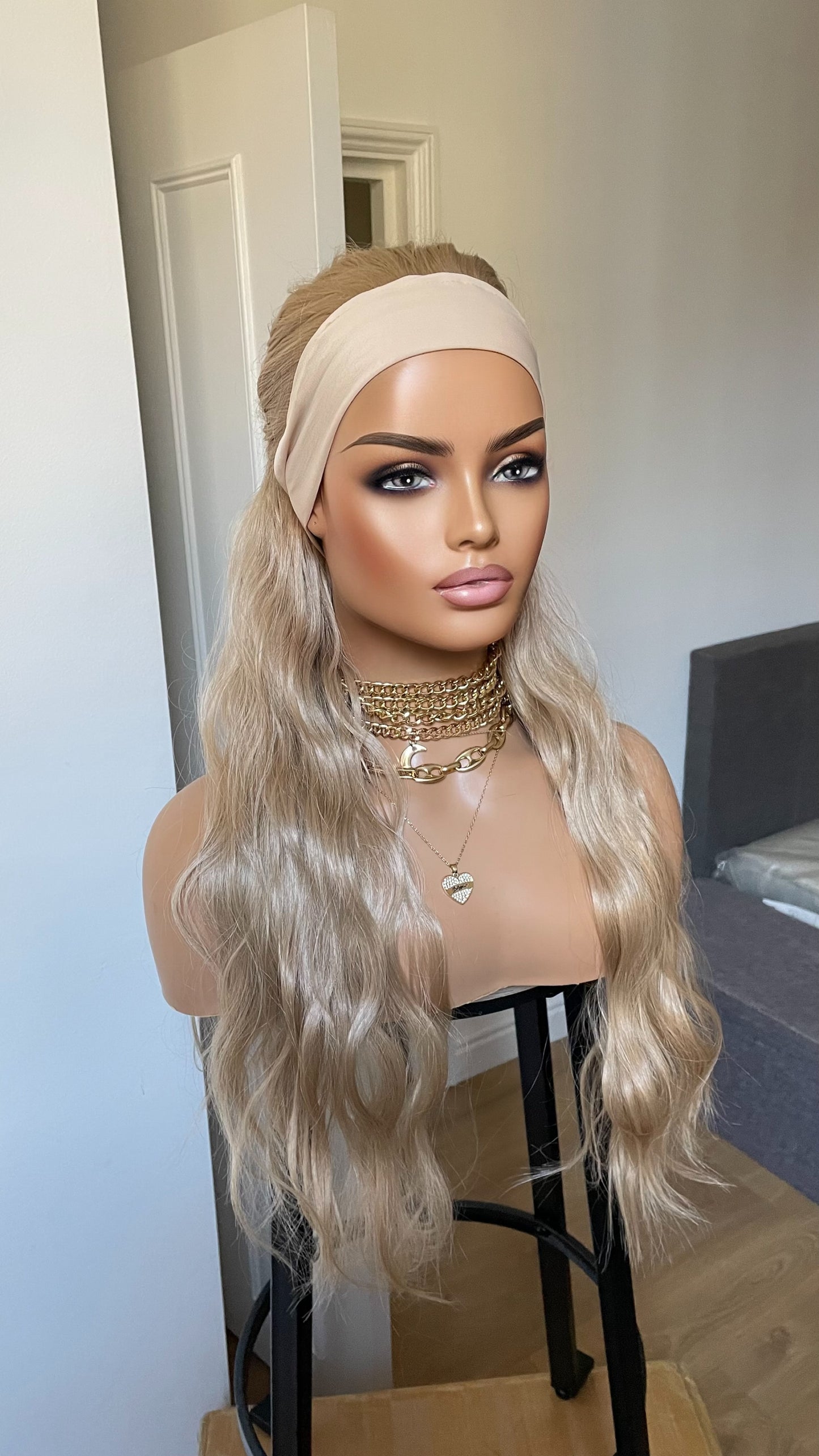 Ponytail Gym Wig With Band / Exercise Wig/ Workout Ash Blonde Wig With Head Band/Heat Safe Synthetic Curly Wig For Running And Daily Workout