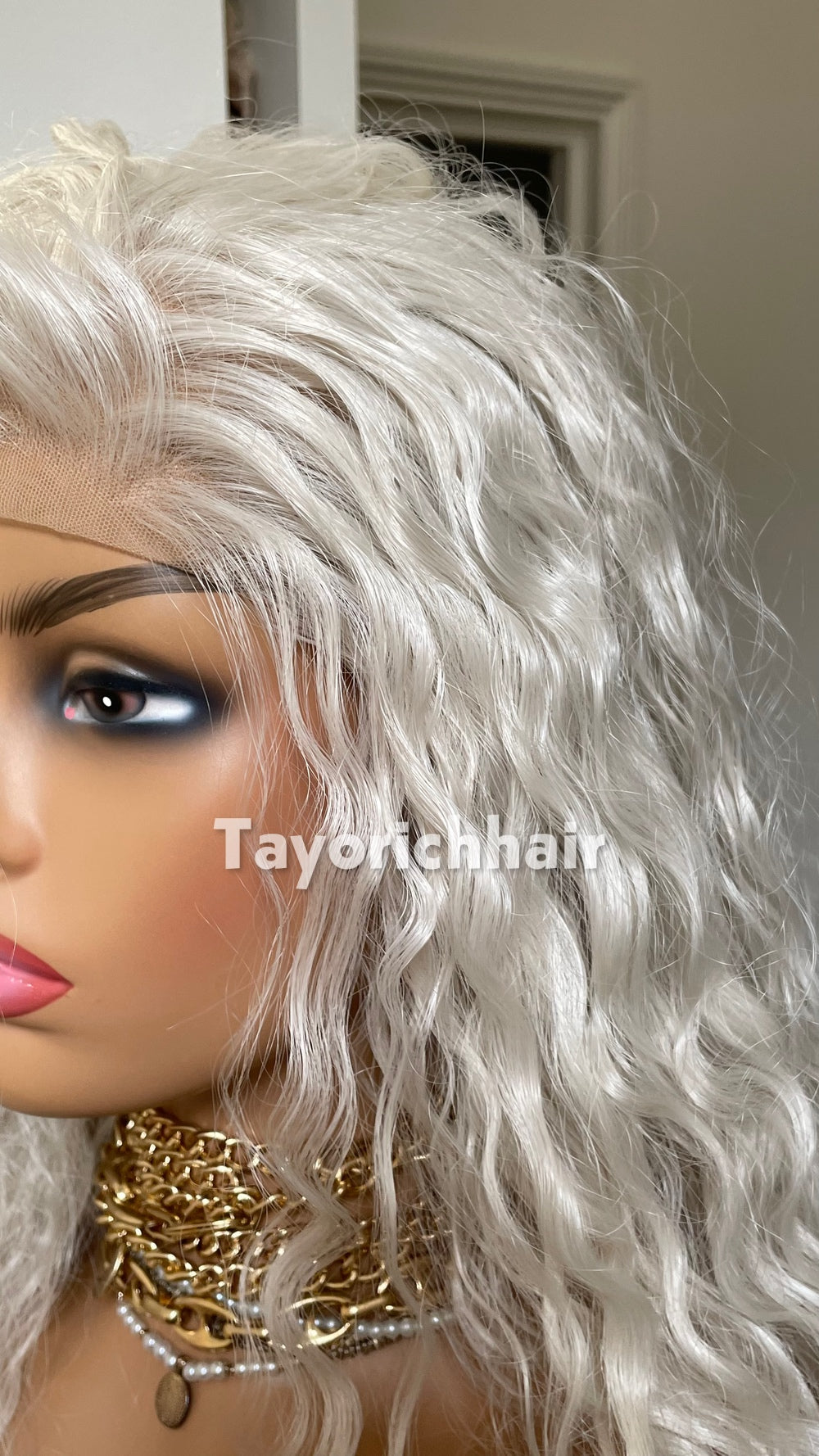 Tayorichhair 22-Inch Platinum Blonde Exotic Curly Synthetic Wig – Dark Roots, 13x3 Transparent Lace Front, Small XS Cap Lightweight Daily Wear Unit