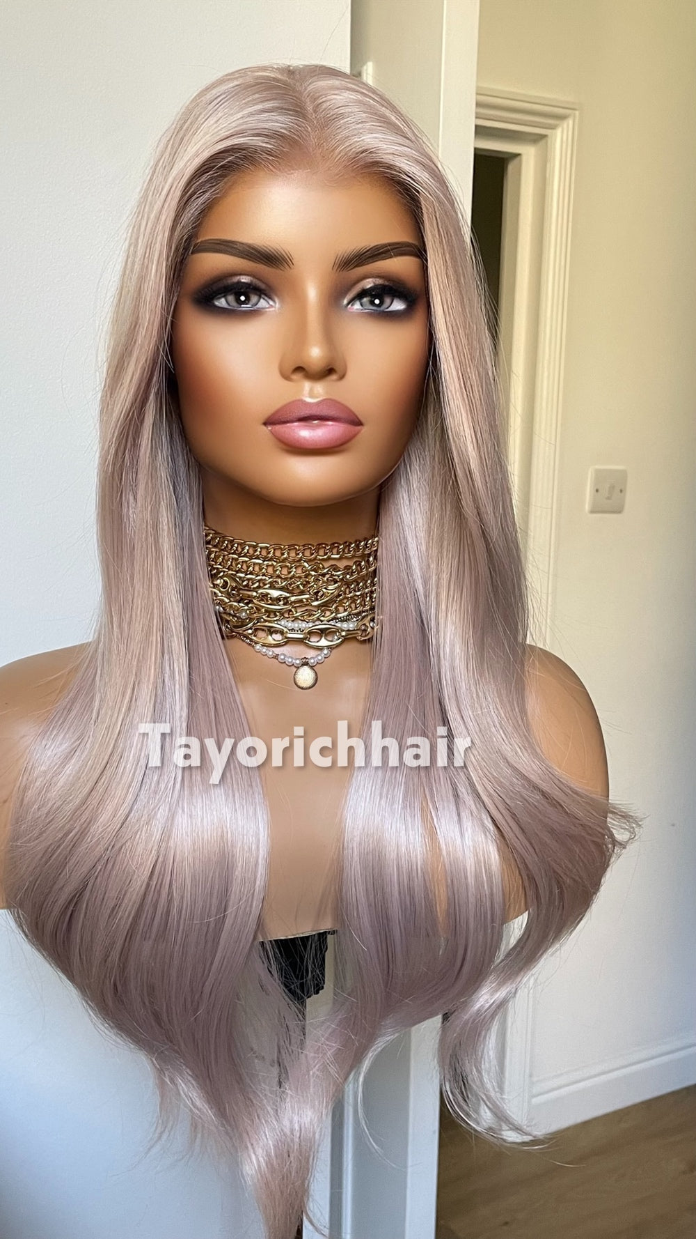Tayorichhair Pale Pink Wavy Synthetic Wig – Pre-Cut 13x4 Transparent Lace Front (Heat-Friendly Costume & Cosplay Unit)
