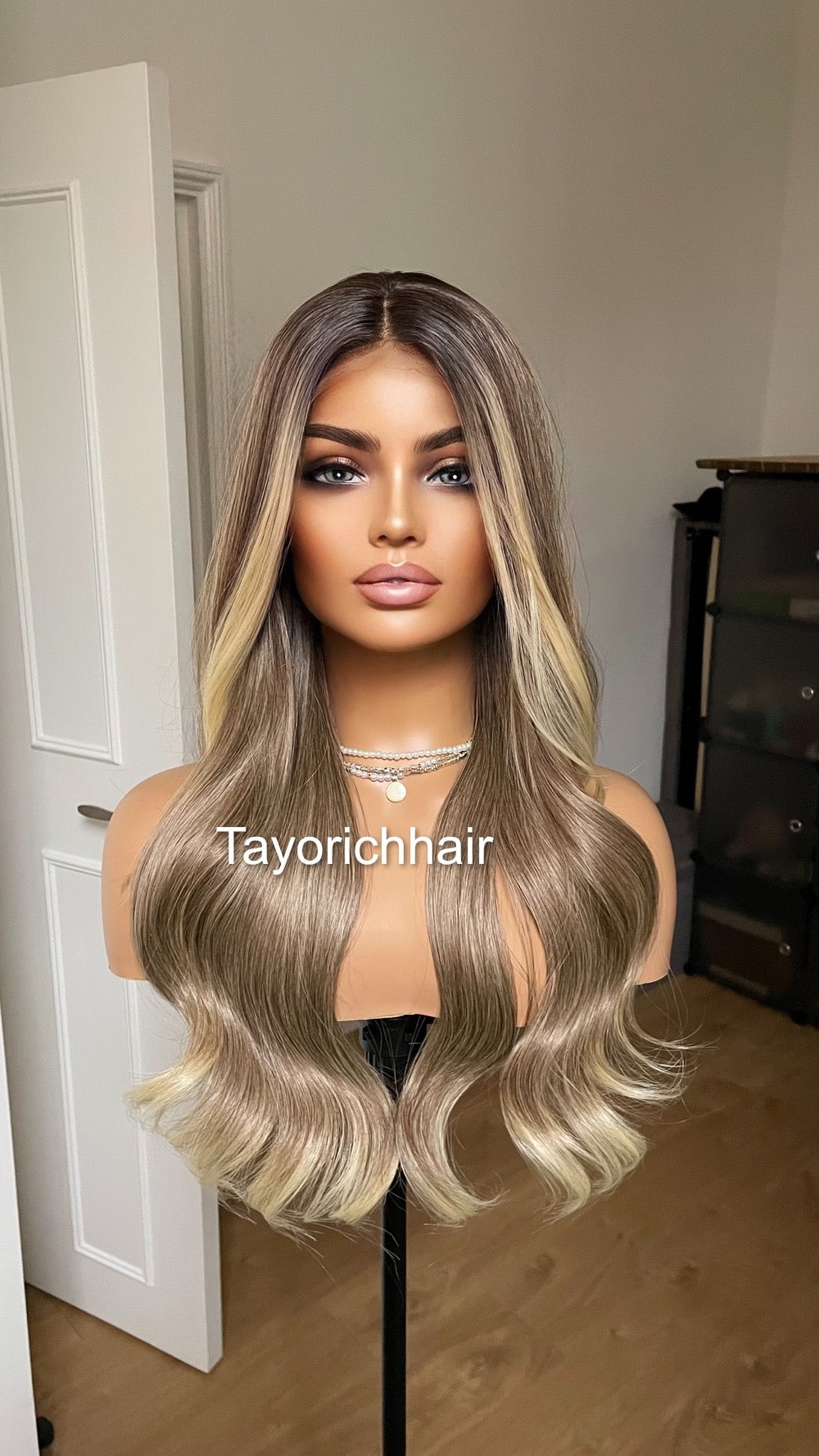 Dark Ash Blonde Lace Frontal Wig With Money Piece Highlights/ Synthetic Wig For Beginners/20 Inches hair/Ready To Ship Wigs By Tayorichhair
