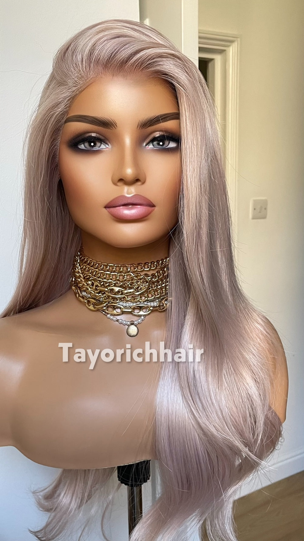 Tayorichhair Pale Pink Wavy Synthetic Wig – Pre-Cut 13x4 Transparent Lace Front (Heat-Friendly Costume & Cosplay Unit)
