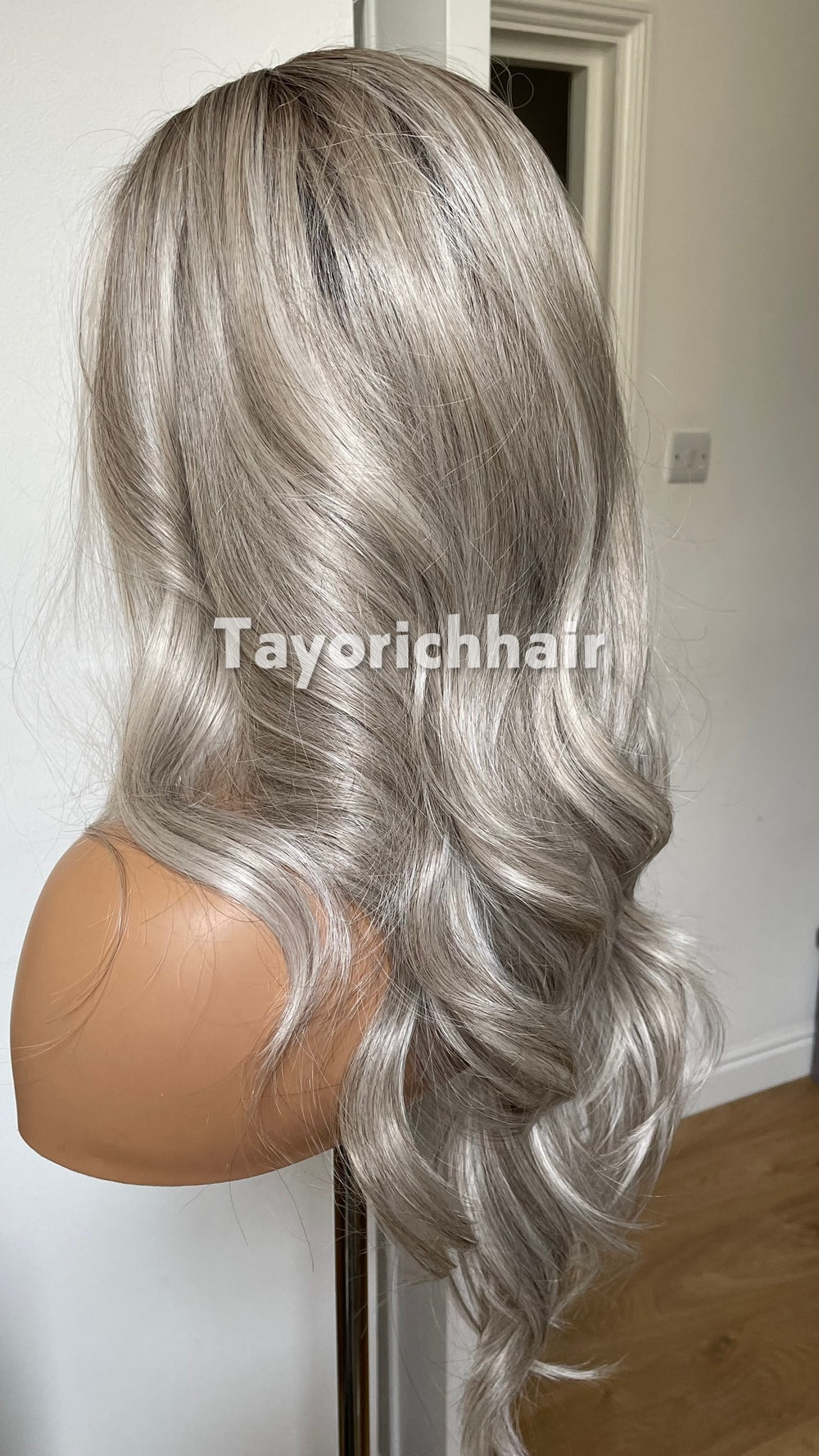 Silver Ash Blonde Wig with Platinum Highlights | 22” Wavy