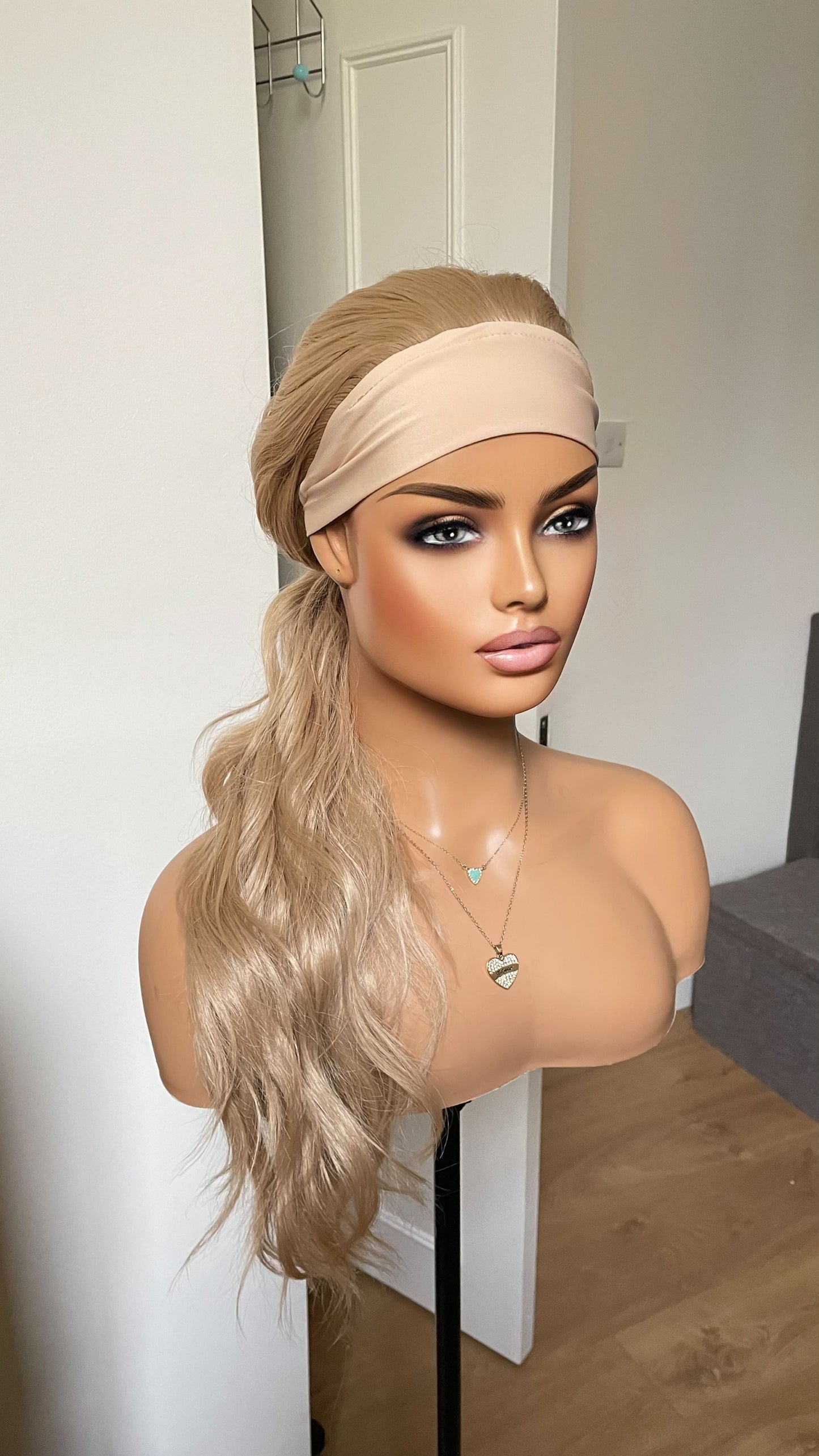Ponytail Gym Wig With Band / Exercise Wig/ Workout Ash Blonde Wig With Head Band/Heat Safe Synthetic Curly Wig For Running And Daily Workout