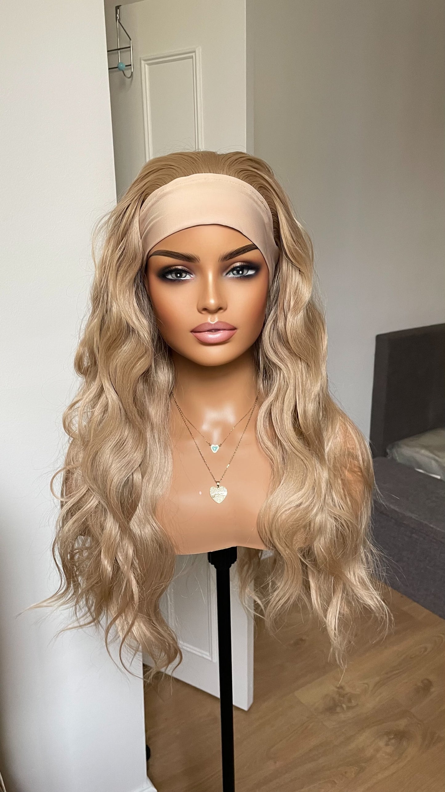 Ponytail Gym Wig With Band / Exercise Wig/ Workout Ash Blonde Wig With Head Band/Heat Safe Synthetic Curly Wig For Running And Daily Workout