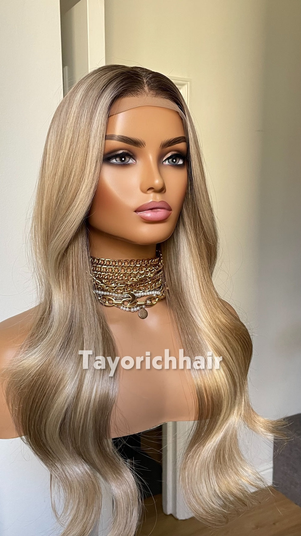 Tayorichhair Mixed Blonde Wavy Synthetic Wig – 20" Glueless Unit with Dark Roots (13x4 Transparent Lace & Thick Headband)
