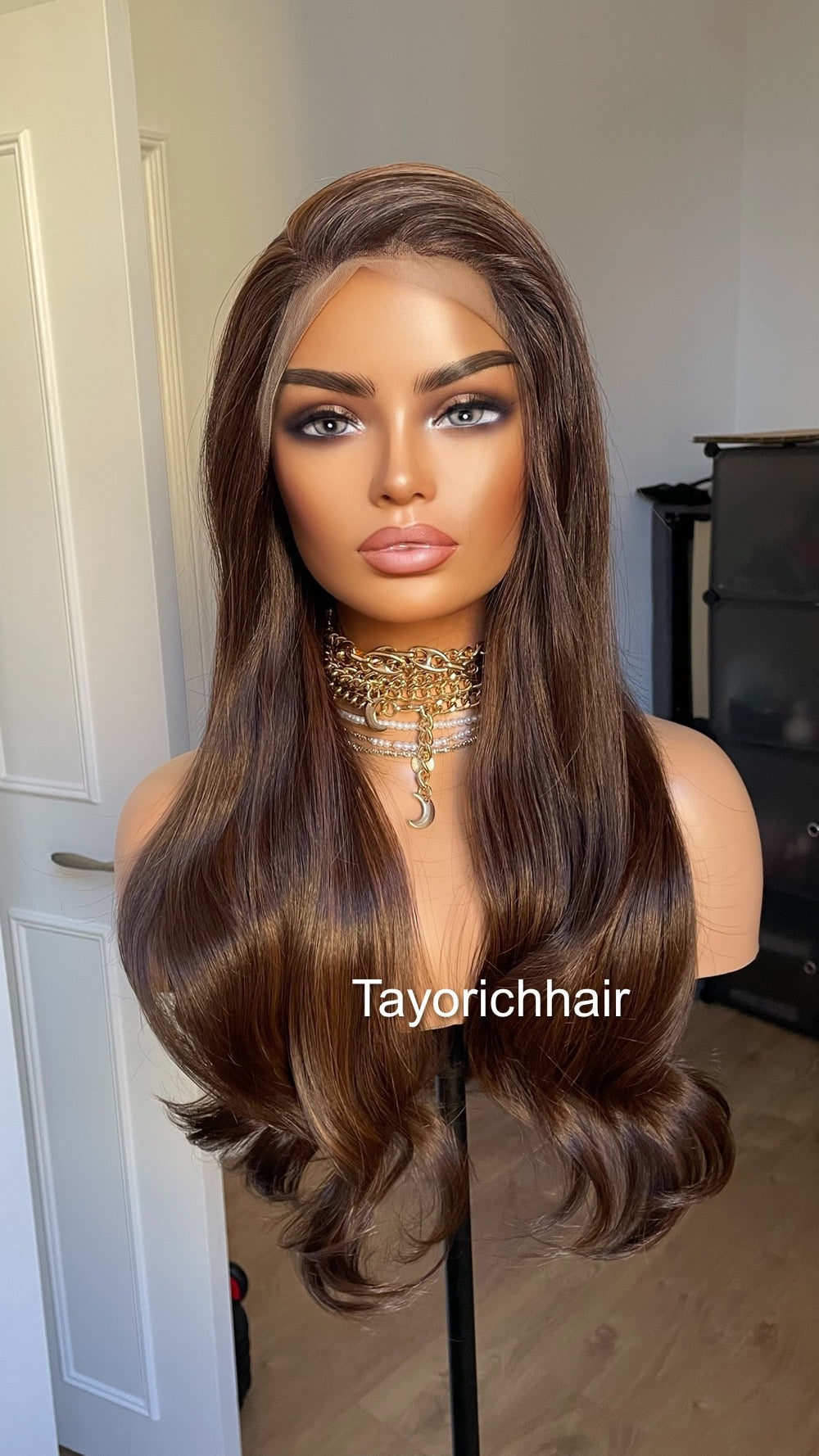 Brunette Brown Lace Wig With Highlights/Dark Brown Elegant Short Wavy Wig/Heat Friendly Synthetic Luxury Wigs For Women/ Free Part Wig