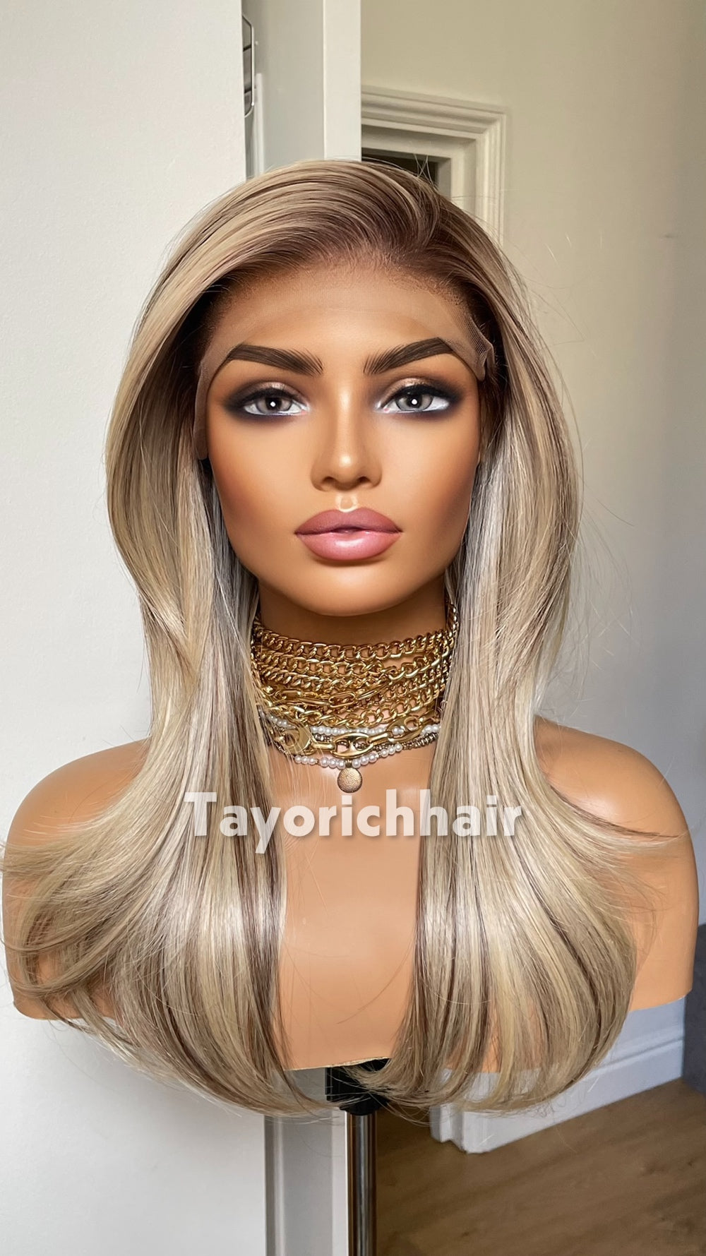 Blonde Wig With Lowlights| Dark Roots| 16 Inch