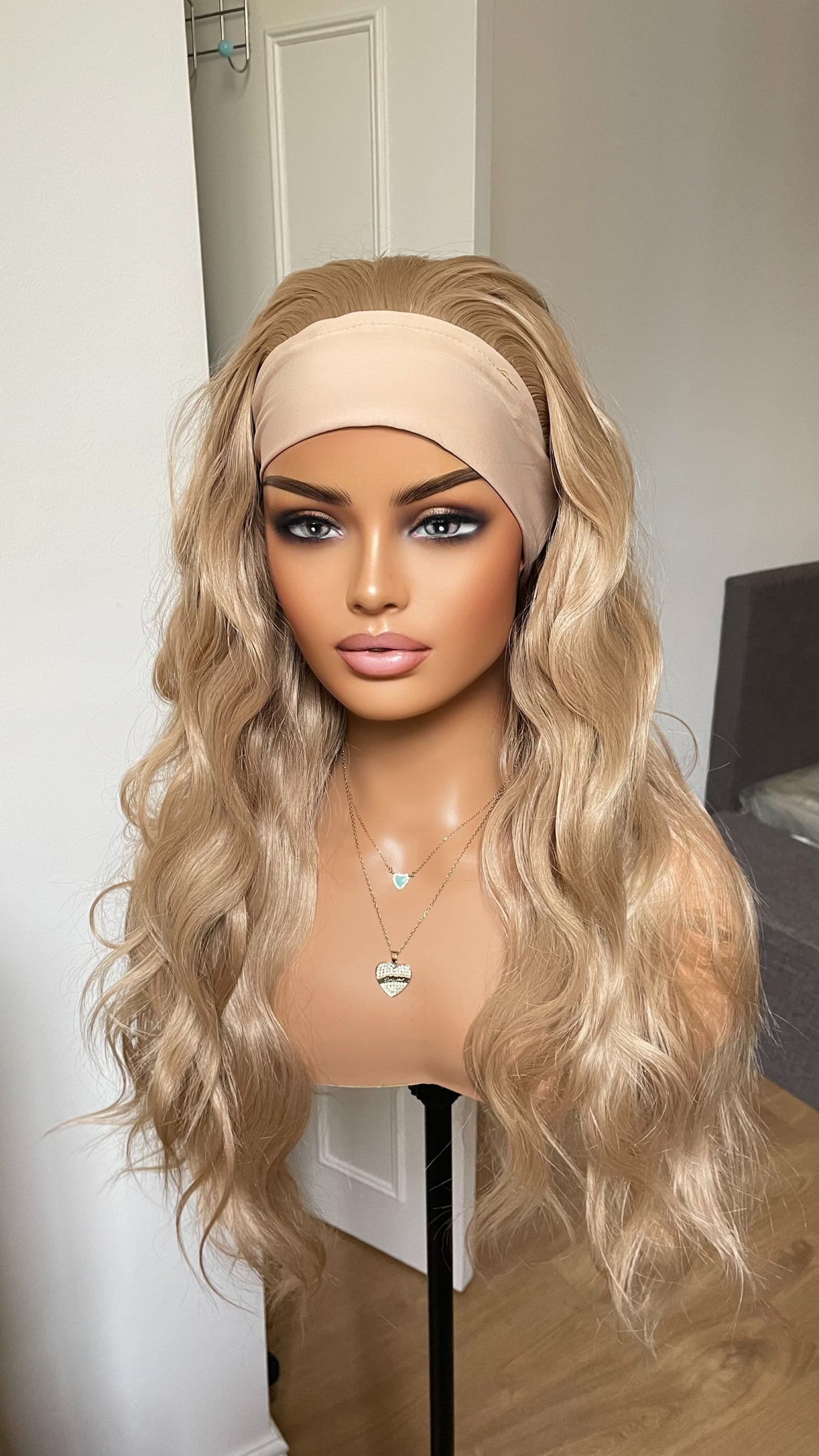 Ponytail Gym Wig With Band / Exercise Wig/ Workout Ash Blonde Wig With Head Band/Heat Safe Synthetic Curly Wig For Running And Daily Workout