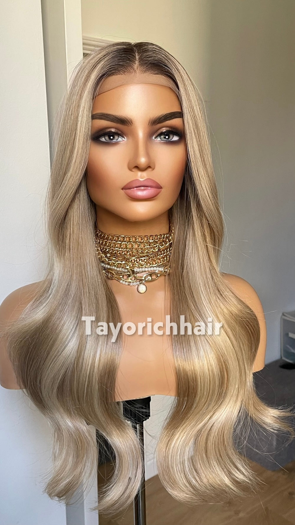 Tayorichhair Mixed Blonde Wavy Synthetic Wig – 20" Glueless Unit with Dark Roots (13x4 Transparent Lace & Thick Headband)