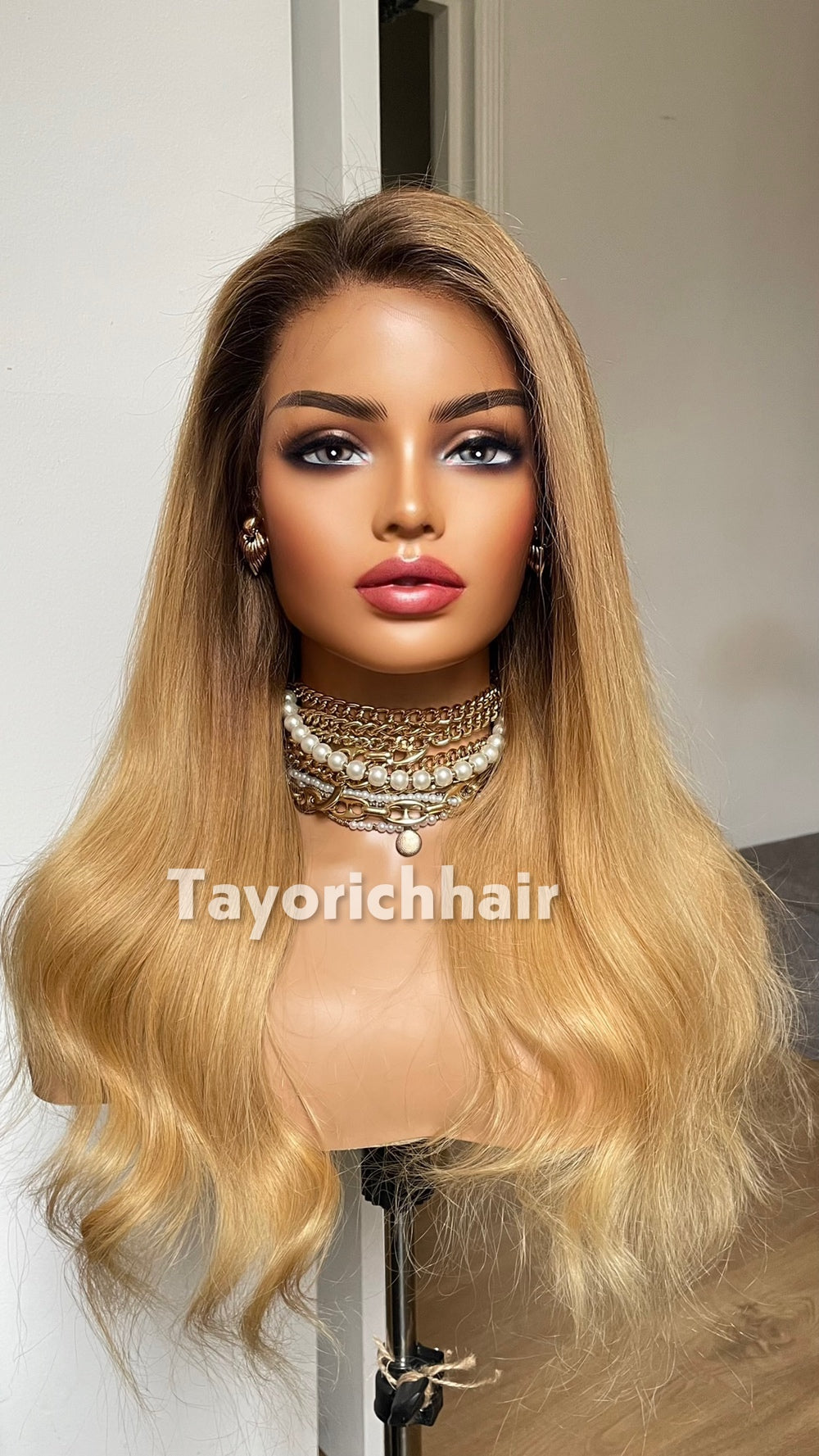 18-Inch Golden Blonde Human Hair Wig with Dark Roots – 13x4 HD Lace Frontal