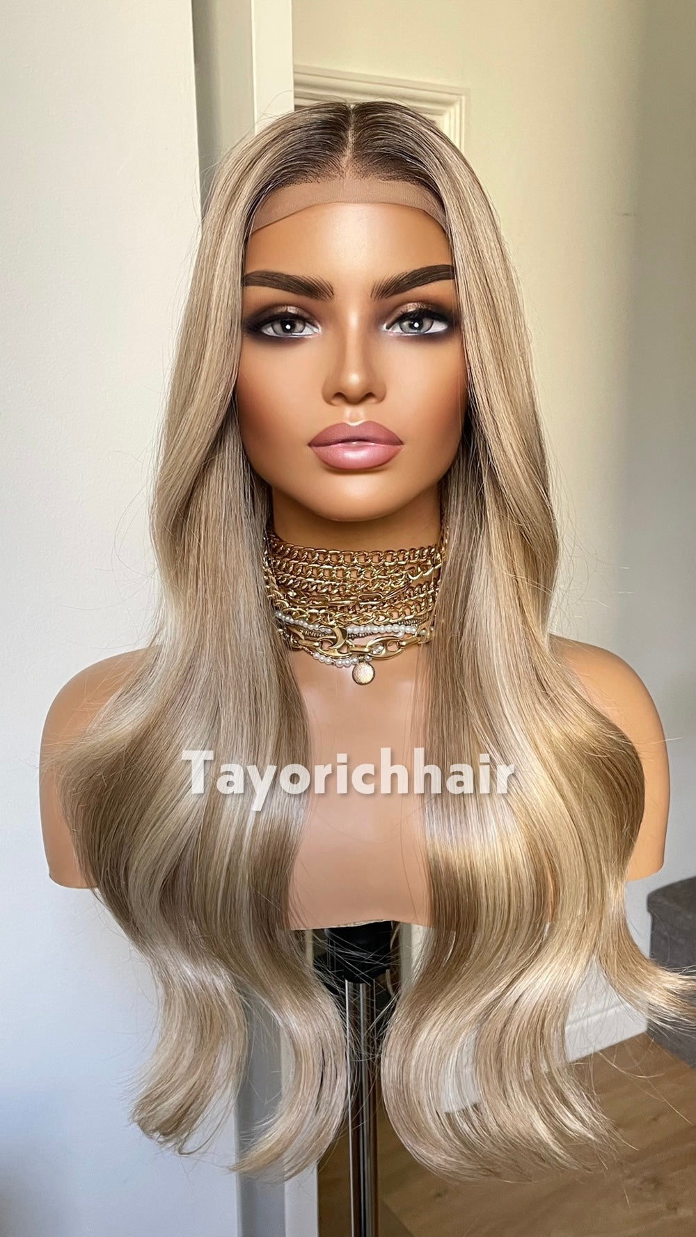 Tayorichhair Mixed Blonde Wavy Synthetic Wig – 20" Glueless Unit with Dark Roots (13x4 Transparent Lace & Thick Headband)