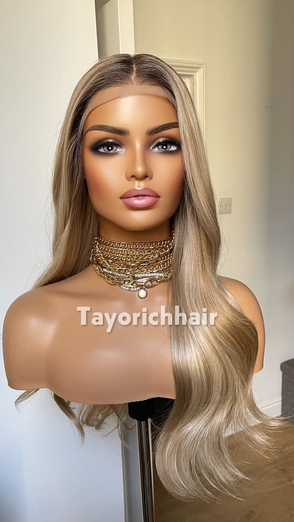 Tayorichhair Mixed Blonde Wavy Synthetic Wig – 20" Glueless Unit with Dark Roots (13x4 Transparent Lace & Thick Headband)