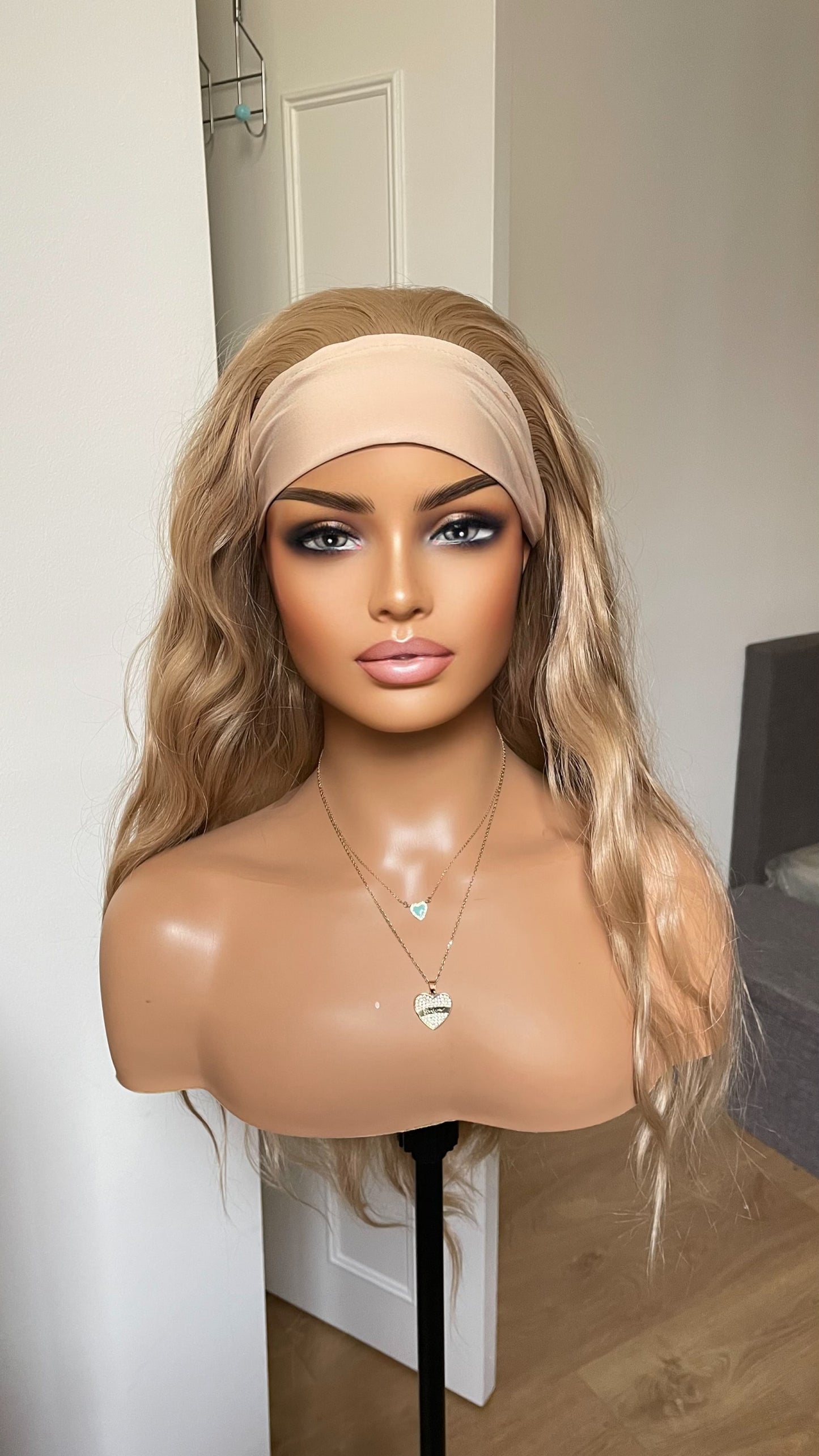 Ponytail Gym Wig With Band / Exercise Wig/ Workout Ash Blonde Wig With Head Band/Heat Safe Synthetic Curly Wig For Running And Daily Workout